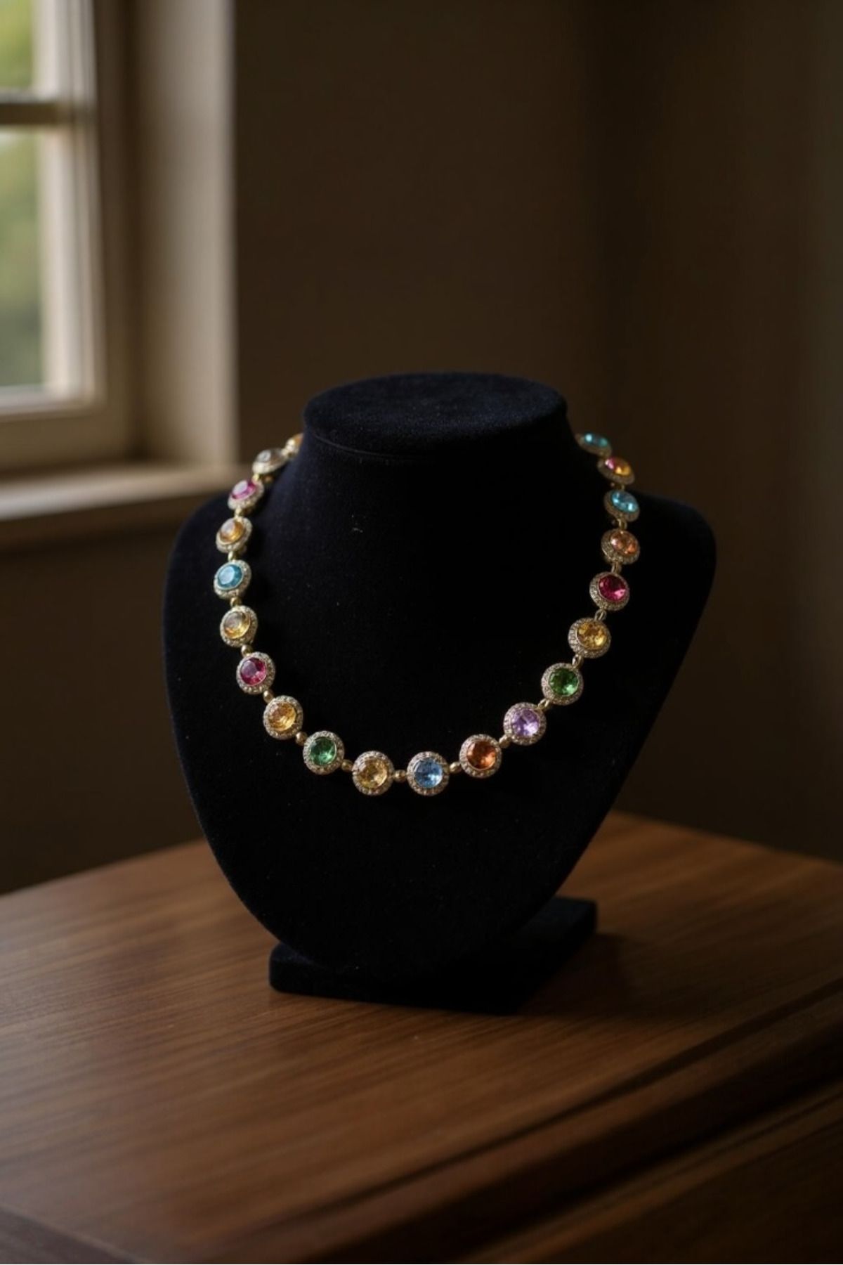 Huit ÇOK RENKLİ ZİRKON TAŞLI CHOKER KOLYE