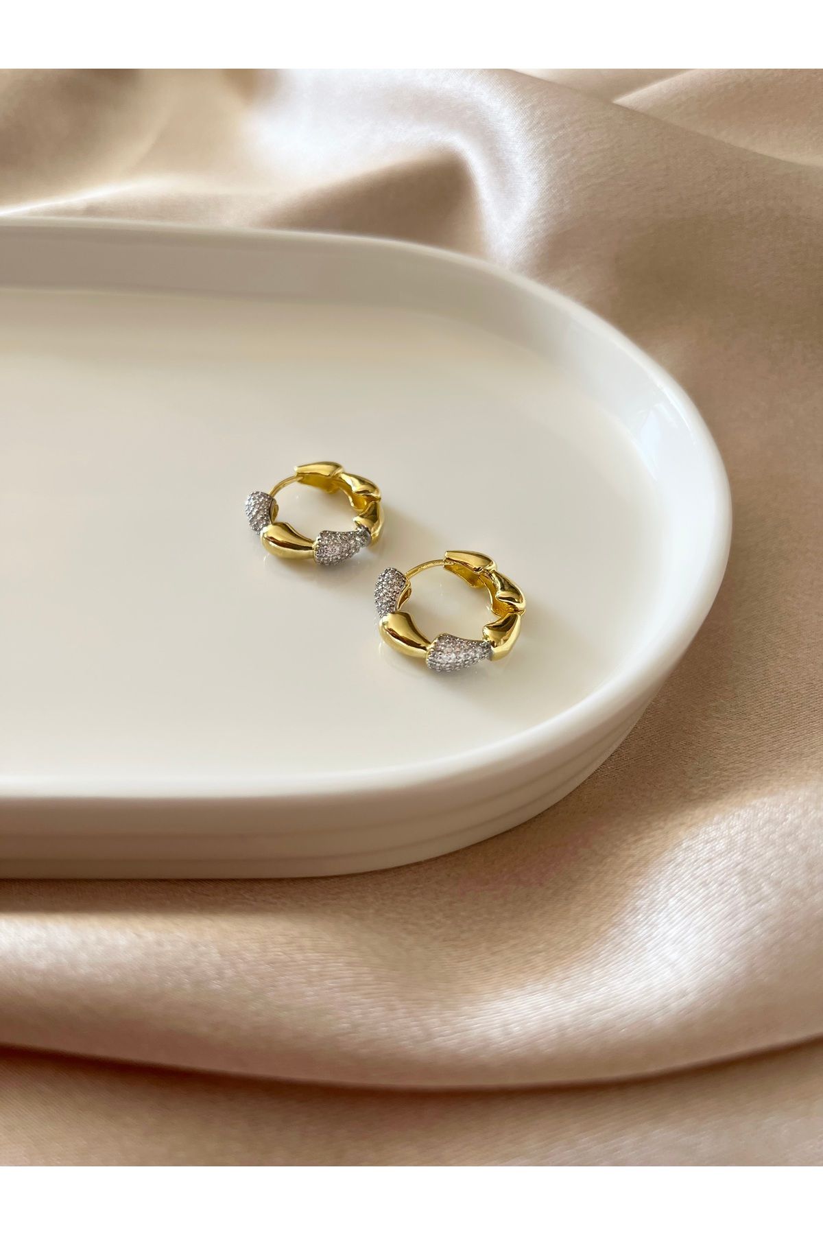Butik Serenay Zirkon Taşlı Gold Gümüş Çelik Halka Küpe
