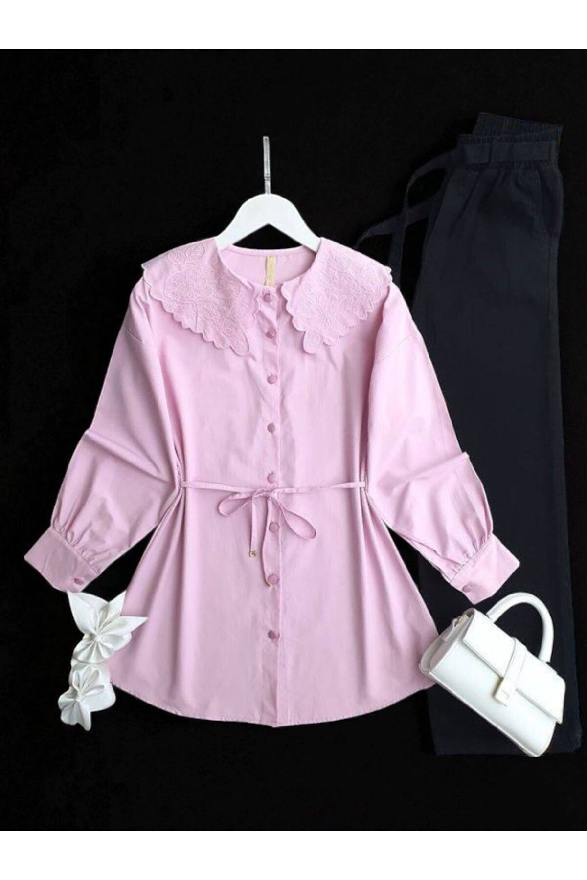 ŞAHİN TESETTÜR GİYİM İŞLEMELİ BEBE YAKA BELİ İPLİ GÖMLEK 5567