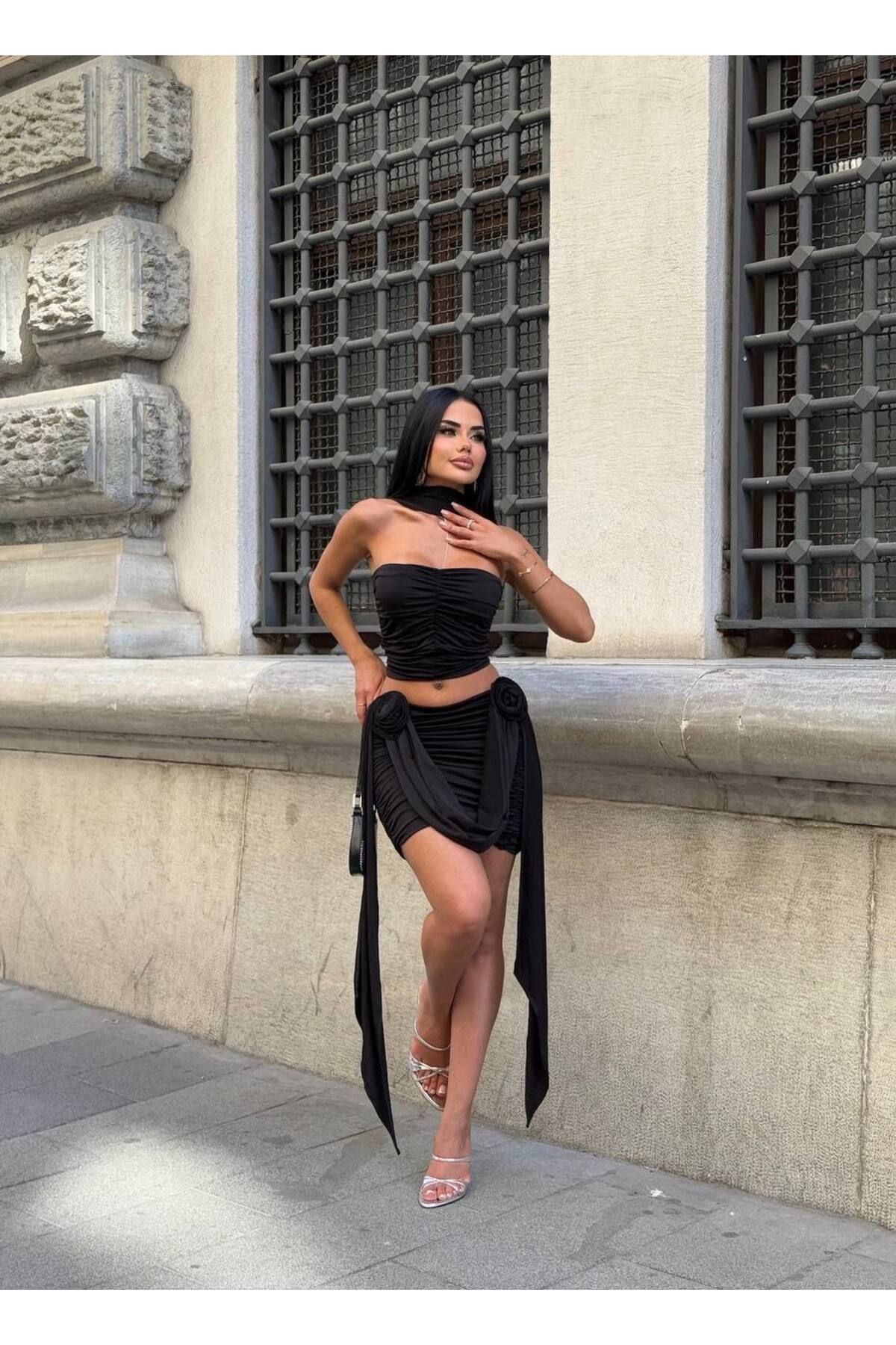 NİCE STYLE ÇİÇEK DETAY SIRT DEKOLTE BÜZGÜLÜ SATEN ELBİSE