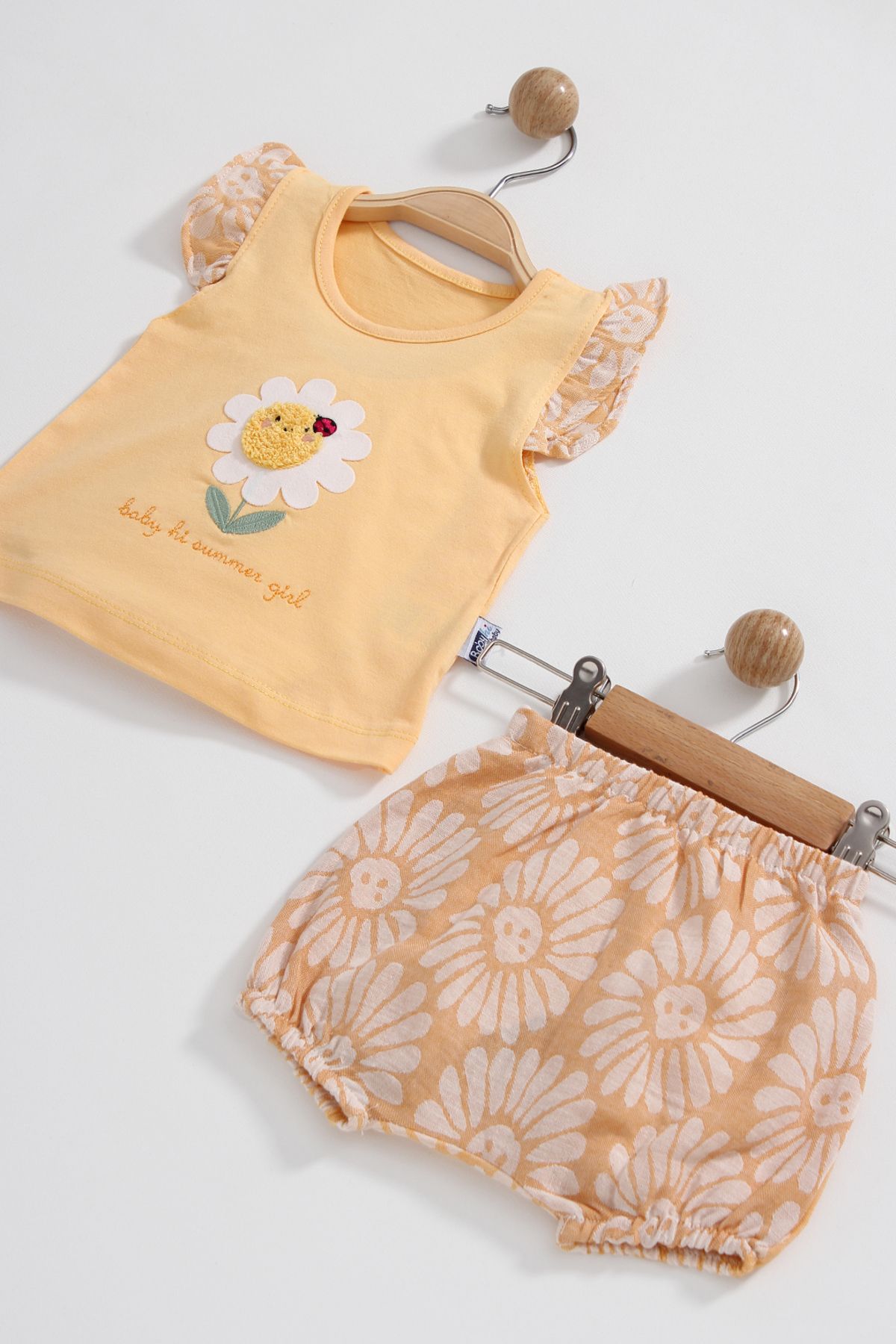 bukko Kız Bebek Yazlık 2'li Takım, Papatyalı, Kolları Fırfır Model, Şortlu (Lastik Paça)