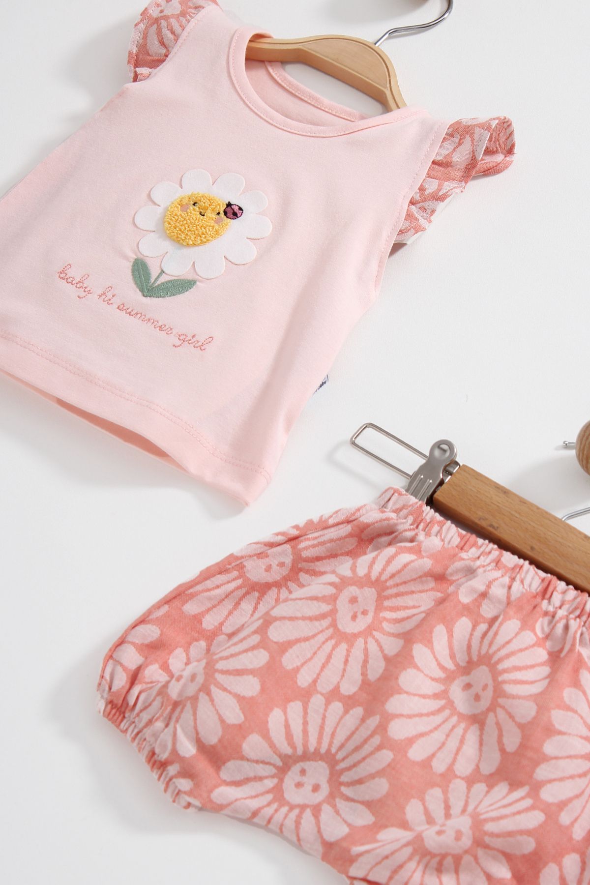 bukko Kız Bebek Yazlık 2'li Takım, Papatyalı, Kolları Fırfır Model, Şortlu (Lastik Paça)