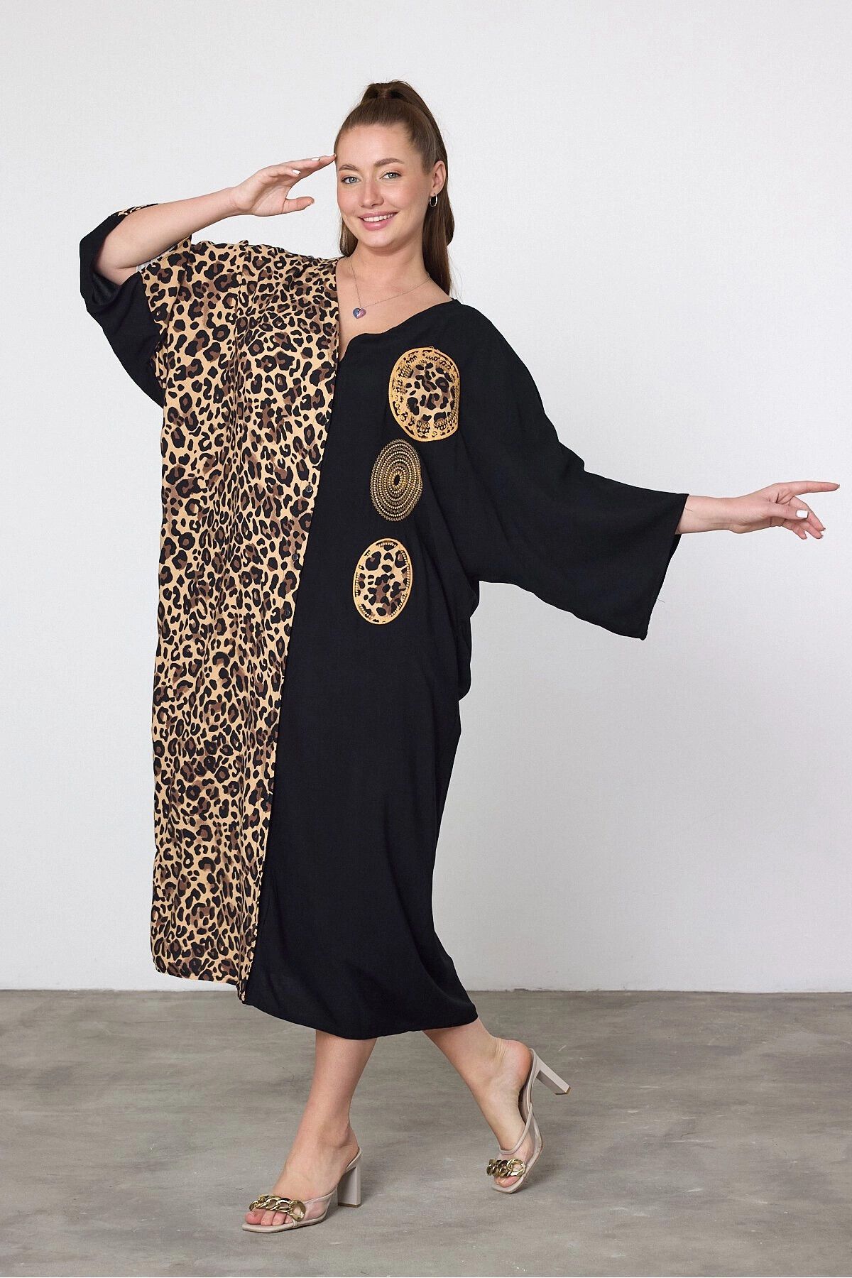 hazelin Kadın Siyah Leopar Nakış Detay Büyük Beden Gömlek Elbise HZL25S-VM110881