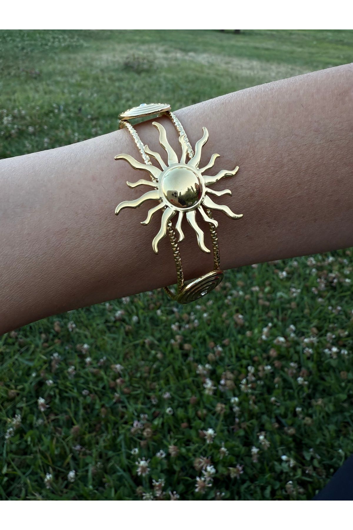 ARMELİA ACCESORİES Armelia Accessories Güneş Figürlü Altın Renk Çelik Bileklik