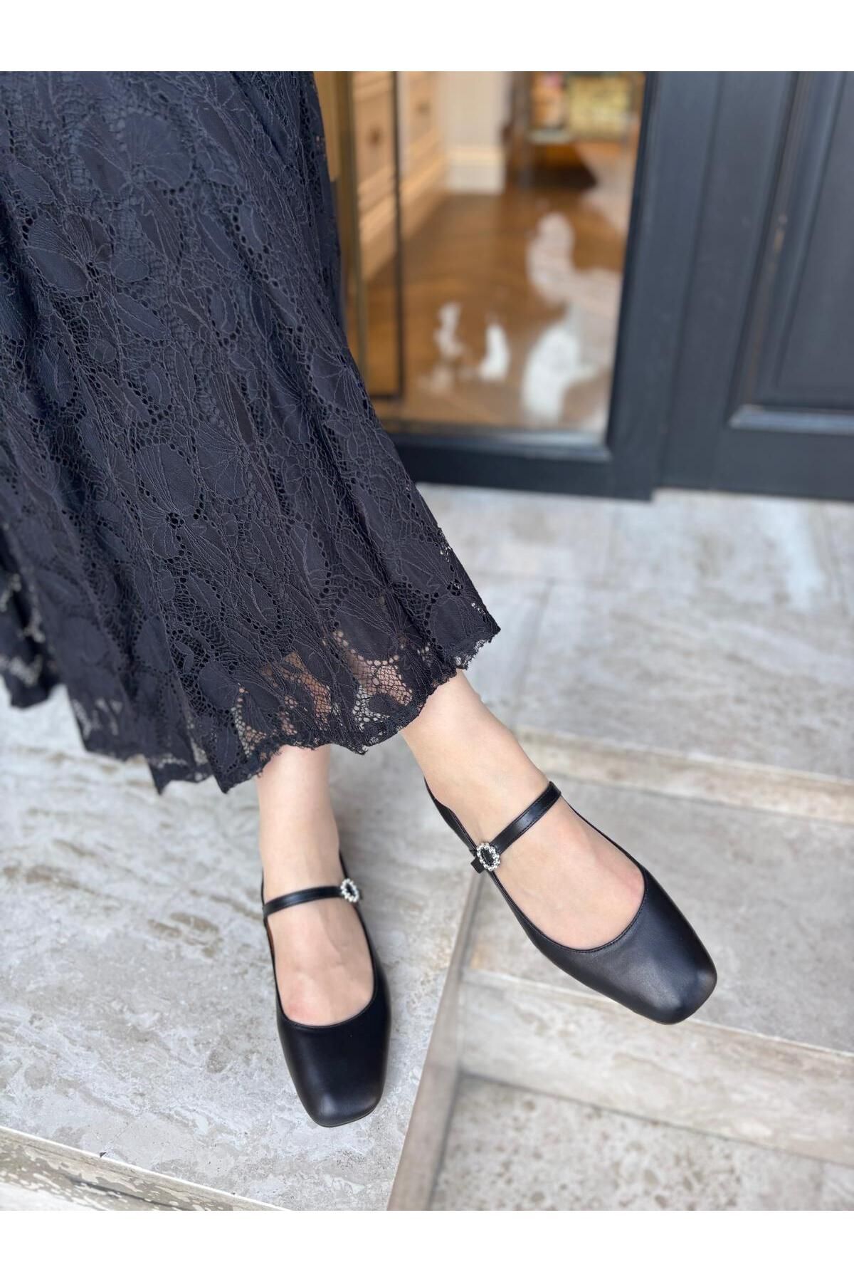 BABLACK Mini Toka Detaylı Hakiki Deri Kadın Babet Siyah