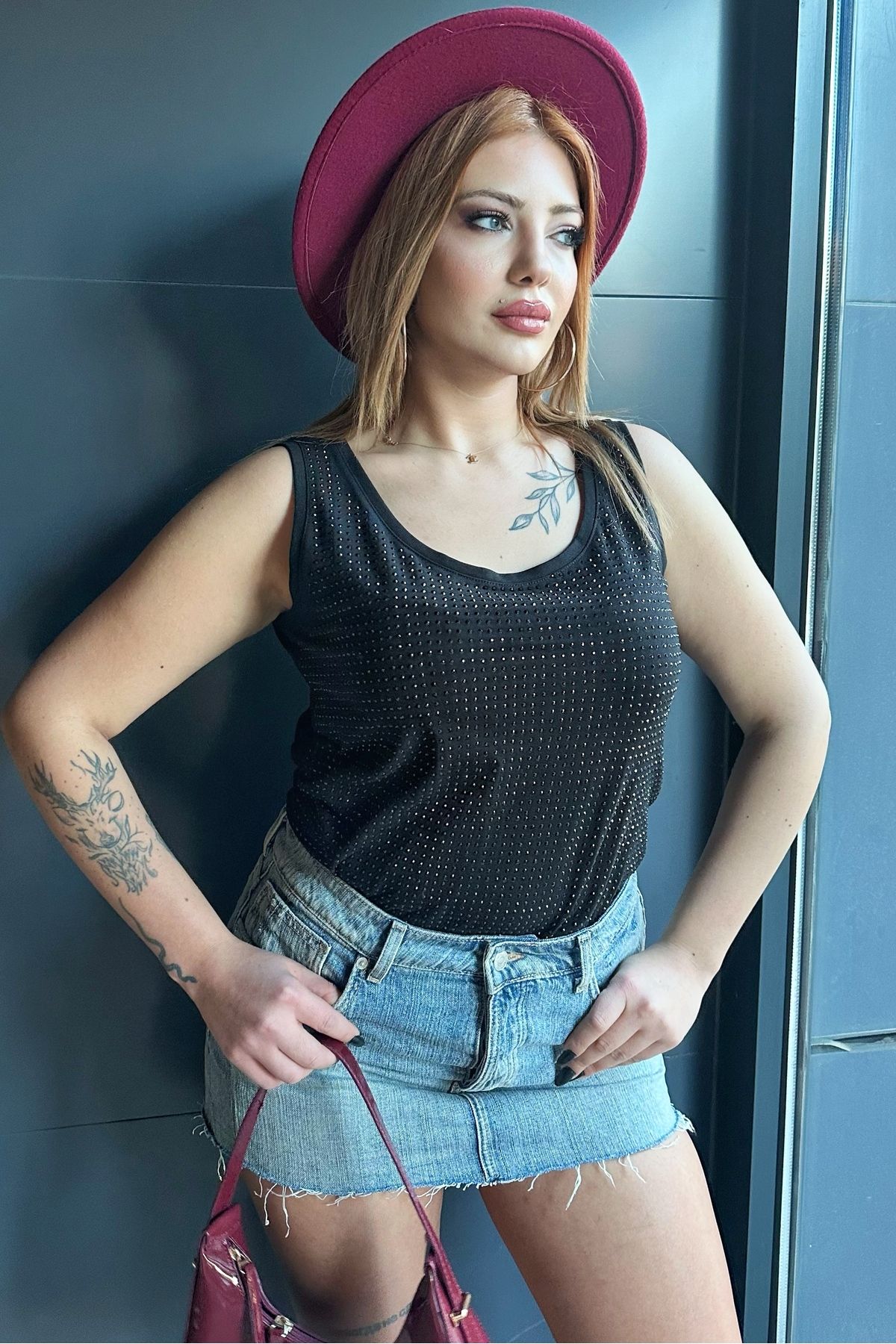 RICH GLAM Tamamı Crystal Taşlı Rahat Kesim Büyük Beden Kolsuz T-shirt Kadın Kalın Askılı Rahat Şık Atlet