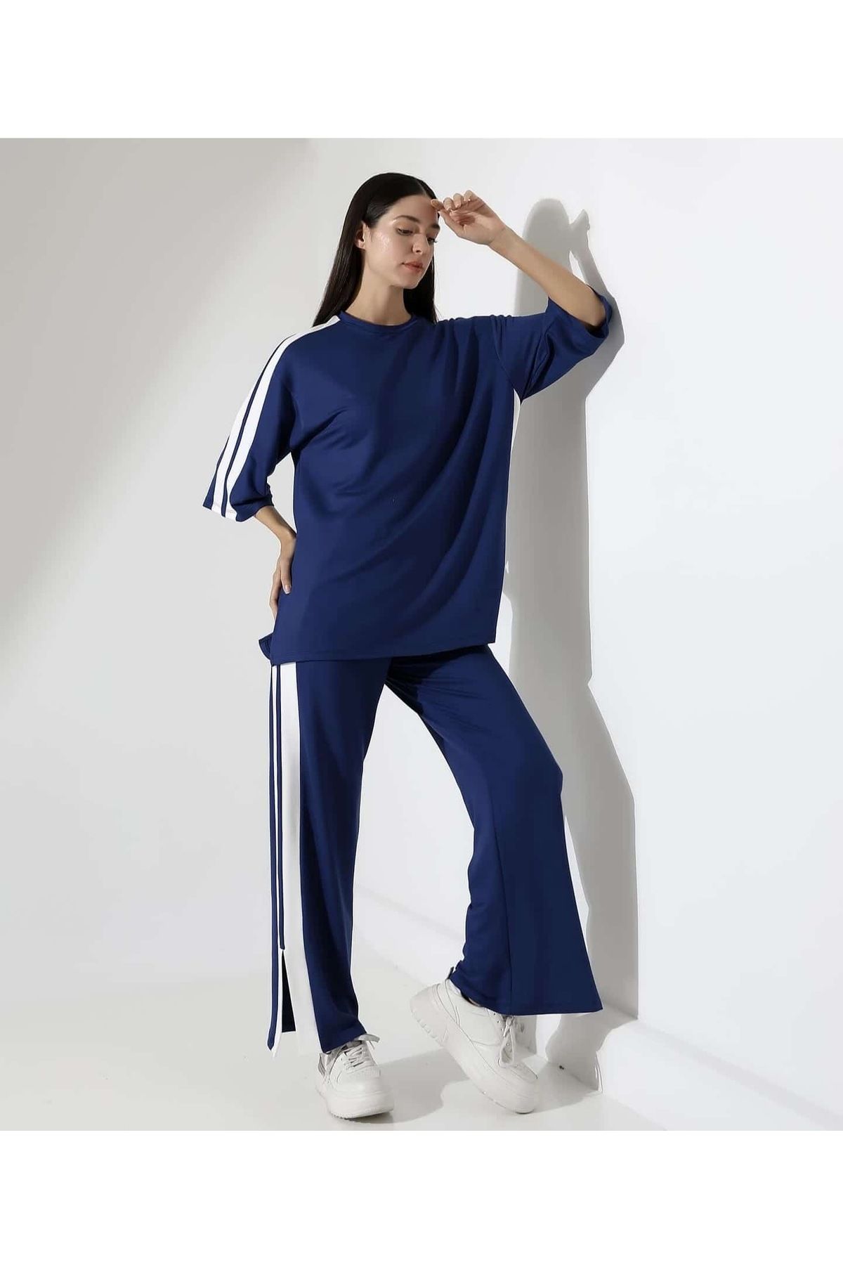 Butik Modal Kumaş Saks Mavisi Yeni Sezon Yarım Kol Yan Detayları Yırtmaçlı Spor Takım