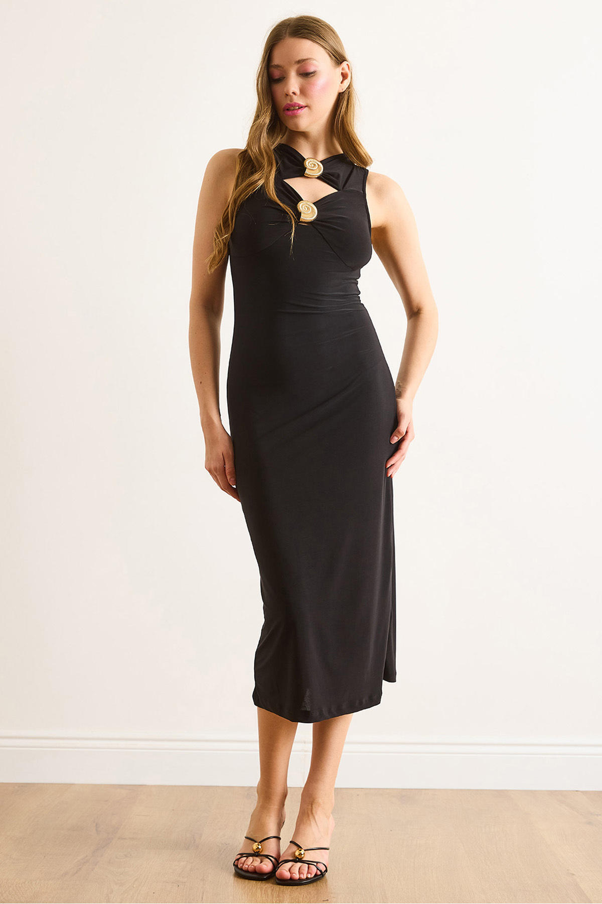 Women's Black Robe Neckline Maxi Sandy Dress Dress with ACCESSORIES-19002484