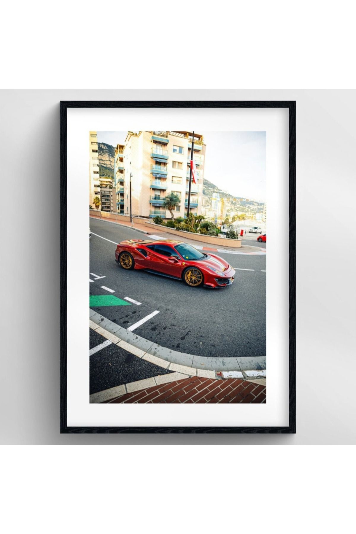Thetic Ferrari Monoco'da