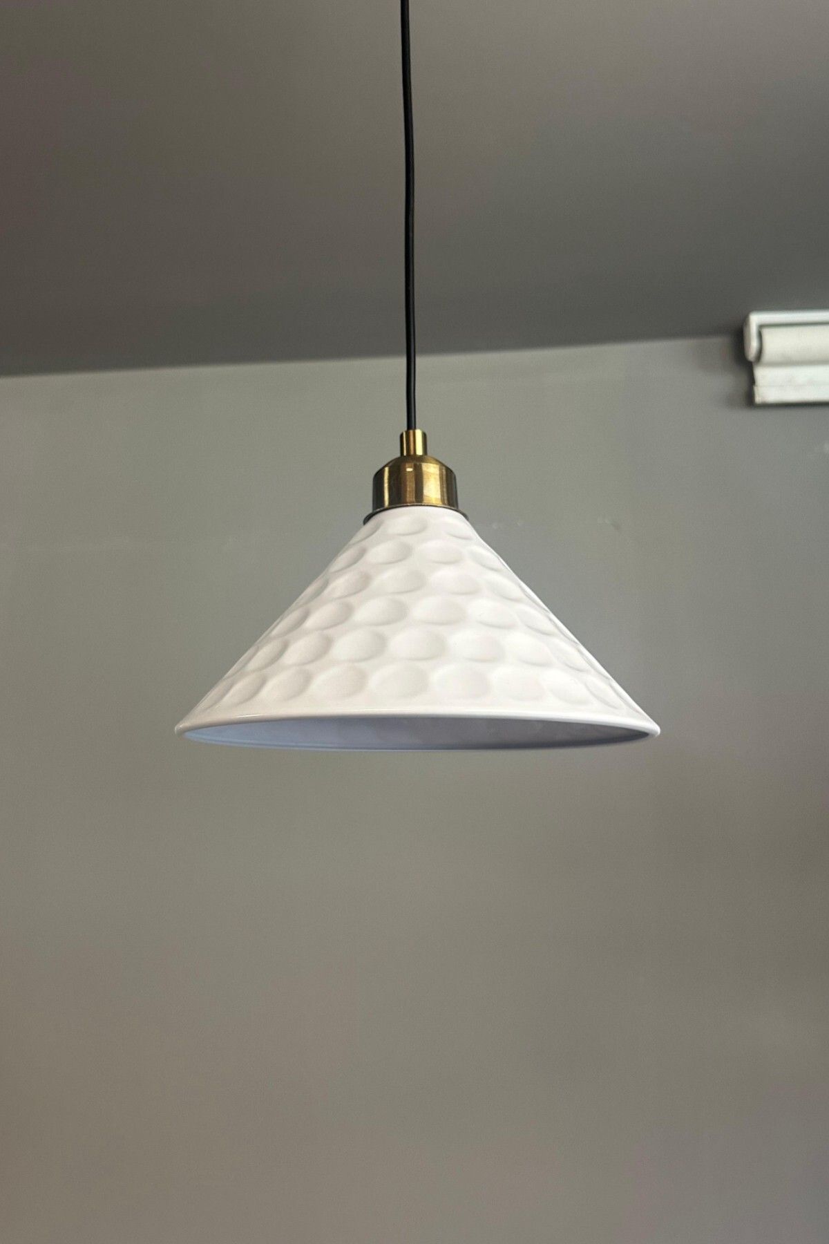 Bamyum Rumy Beyaz Tekli Avize Yarım Lale Başlık Sarkıt Ofis Showroom Salon Mutfak Avizeleri