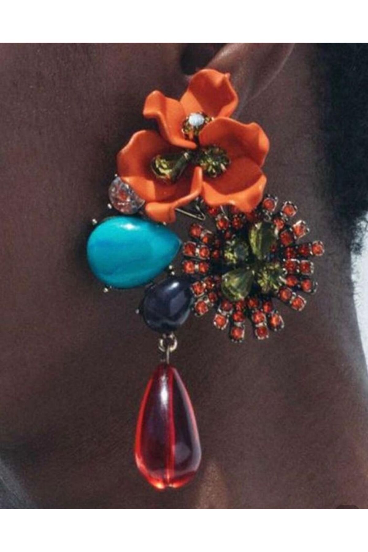 SE Jewellery Collection Selin Ersoy Kadın Renkli Taşlı ve Çiçek Detaylı Asimetrik Küpe – Sanatsal ve Gösterişli Tasarım