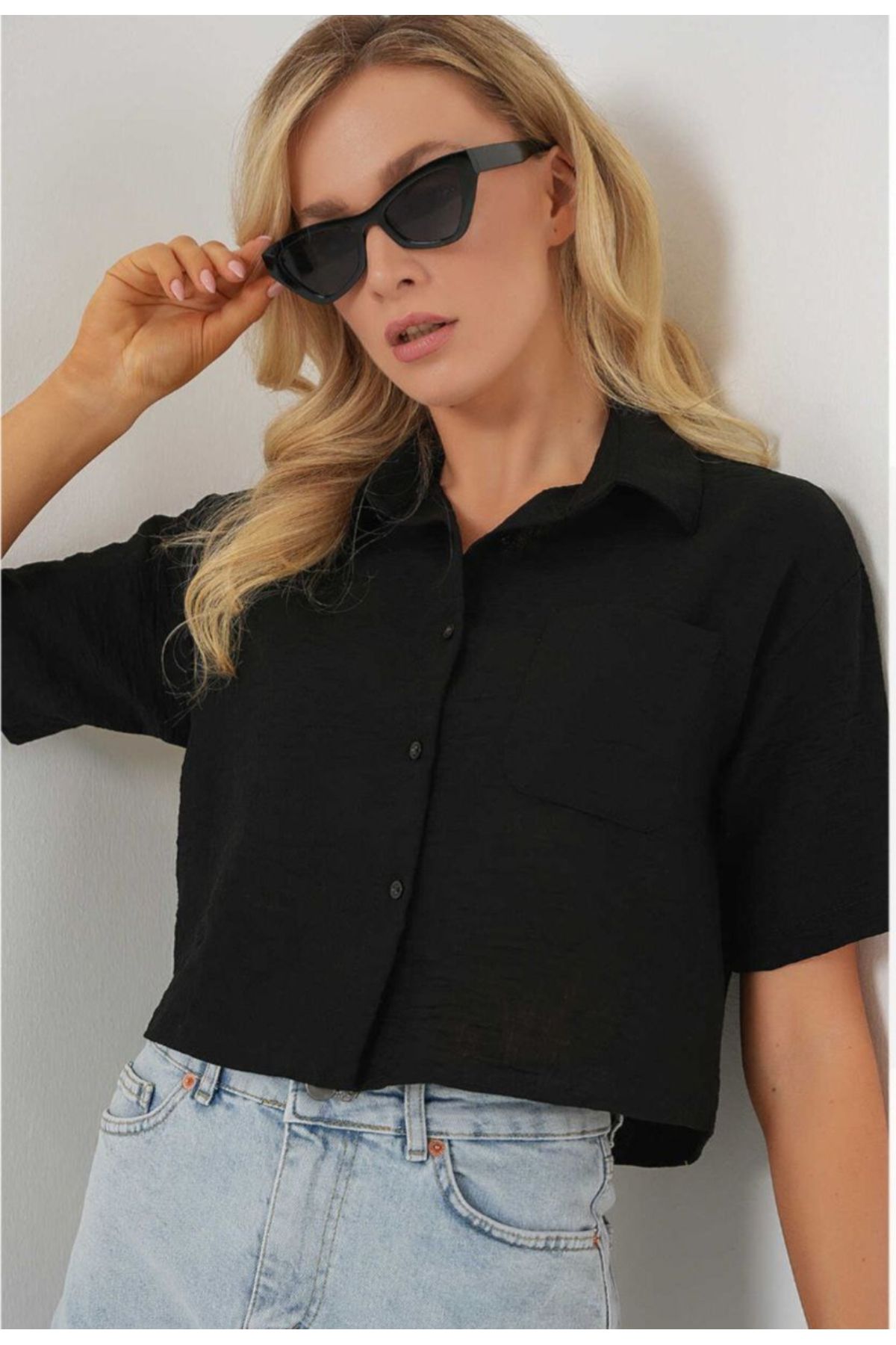 EFTELYABUTİK Cool basic düz cepli kısa kollu crop gömlek