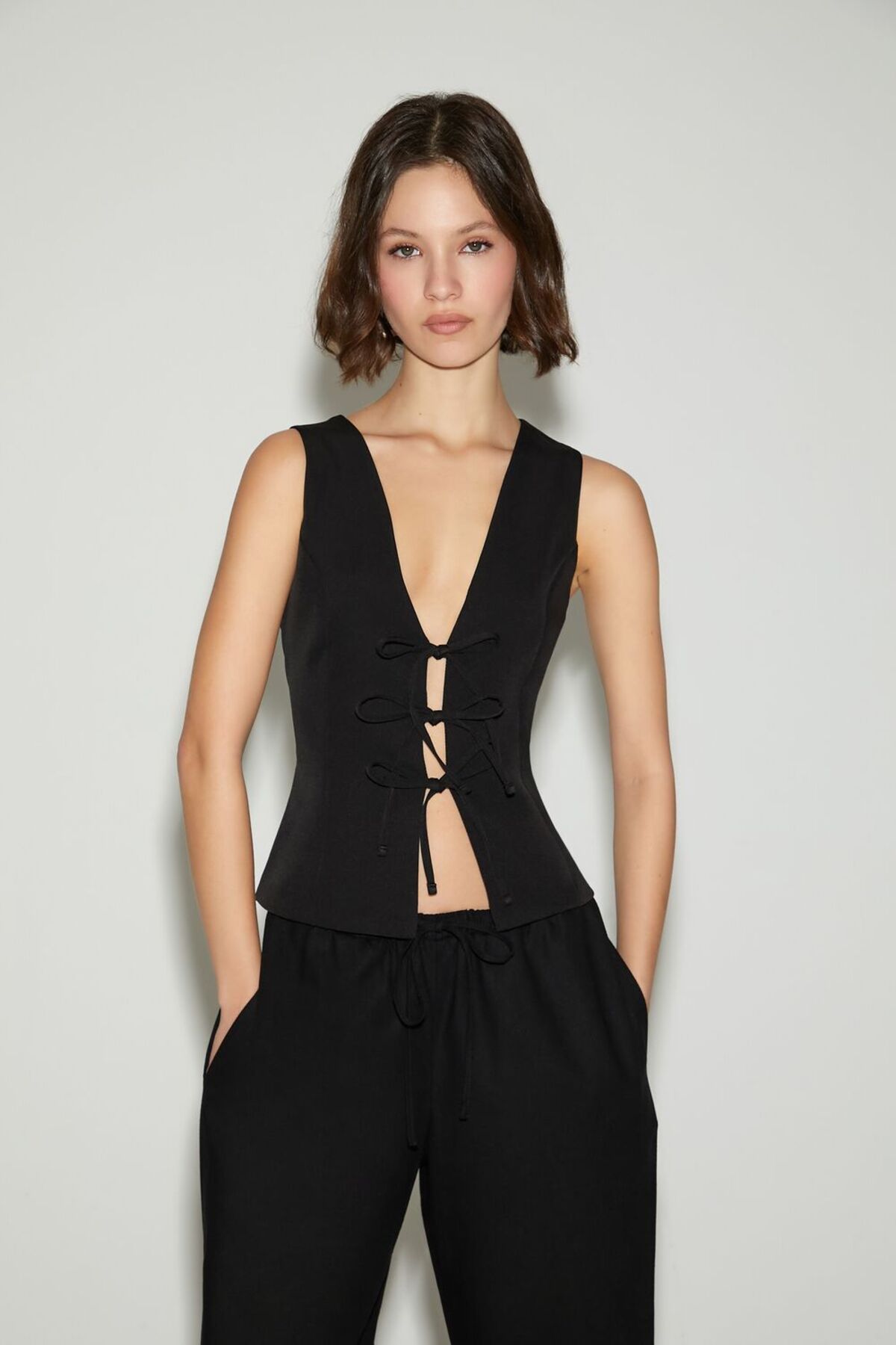 Forever 21 Derin V Yaka Bağcıklı Yelek