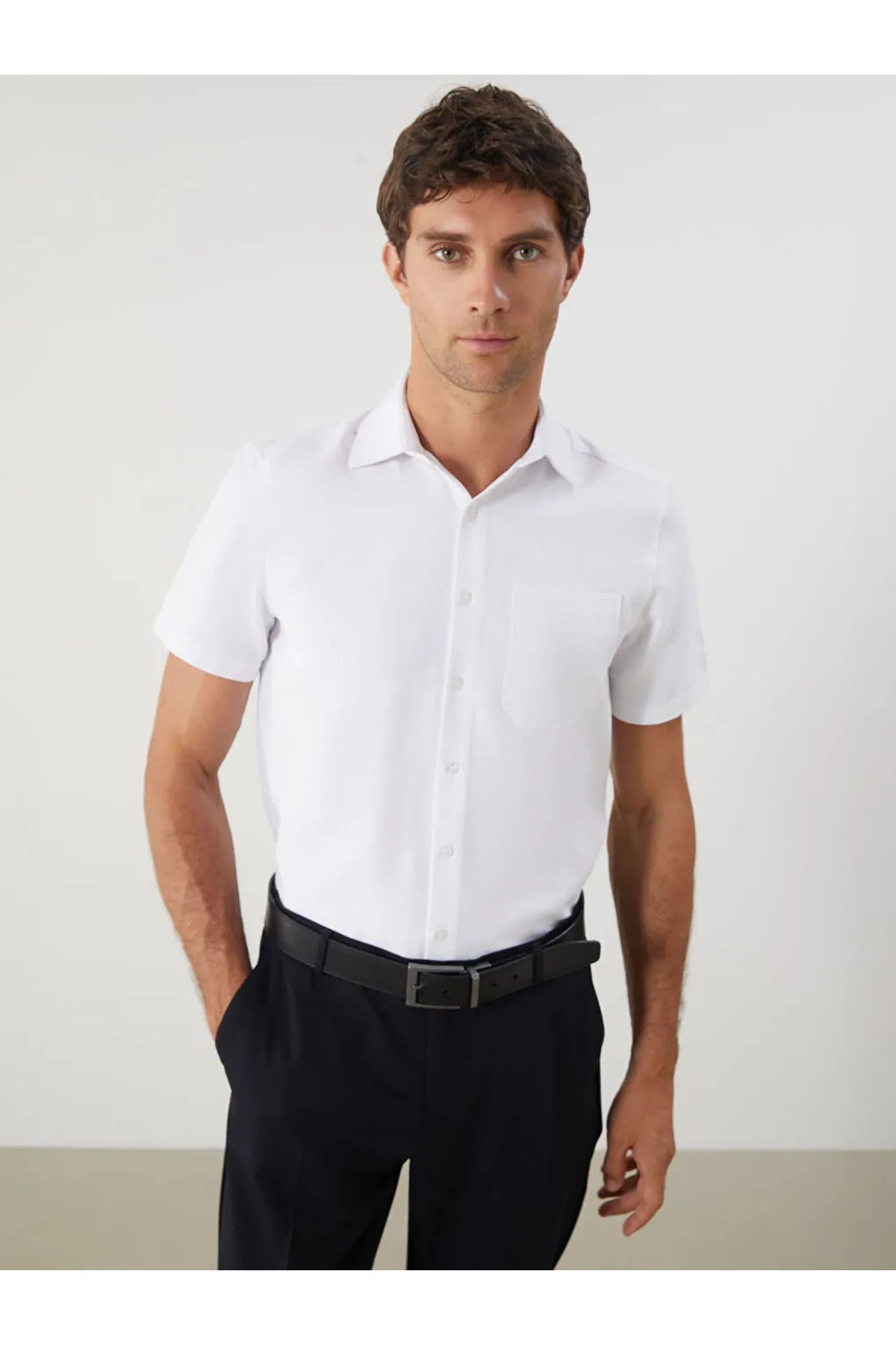 LC Waikiki LCWAIKIKI Formal Beyaz Regular Fit Kısa Kollu Armürlü Erkek Gömlek
