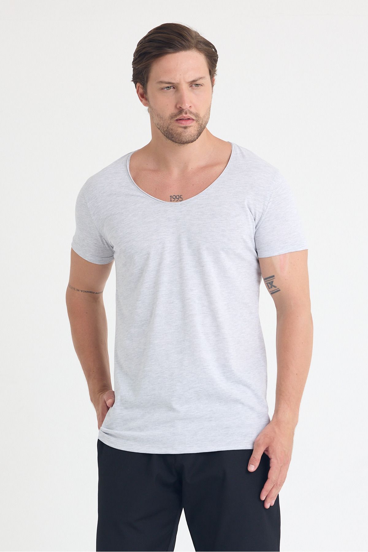 THE ONE Erkek V Yaka Düz kesim Açık Yaka Basic T-Shirt