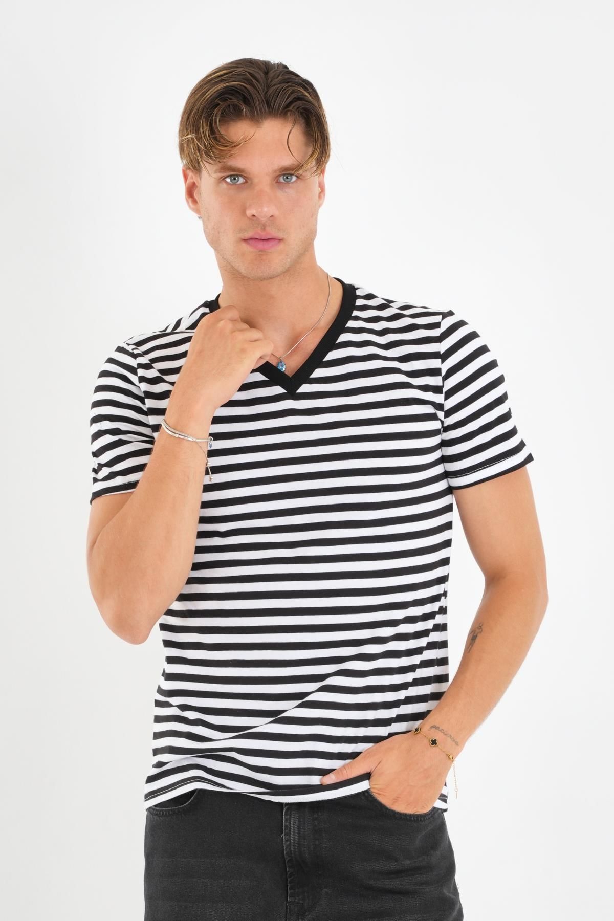 ALEXANDERGARDI V Yaka Çizgili T-shirt