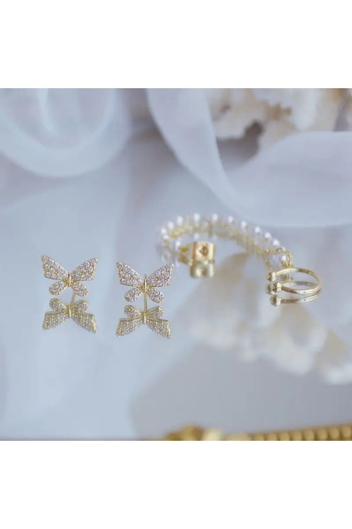 Carolina Jewelery Kelebek ve İnci Zincirli Küpe Seti