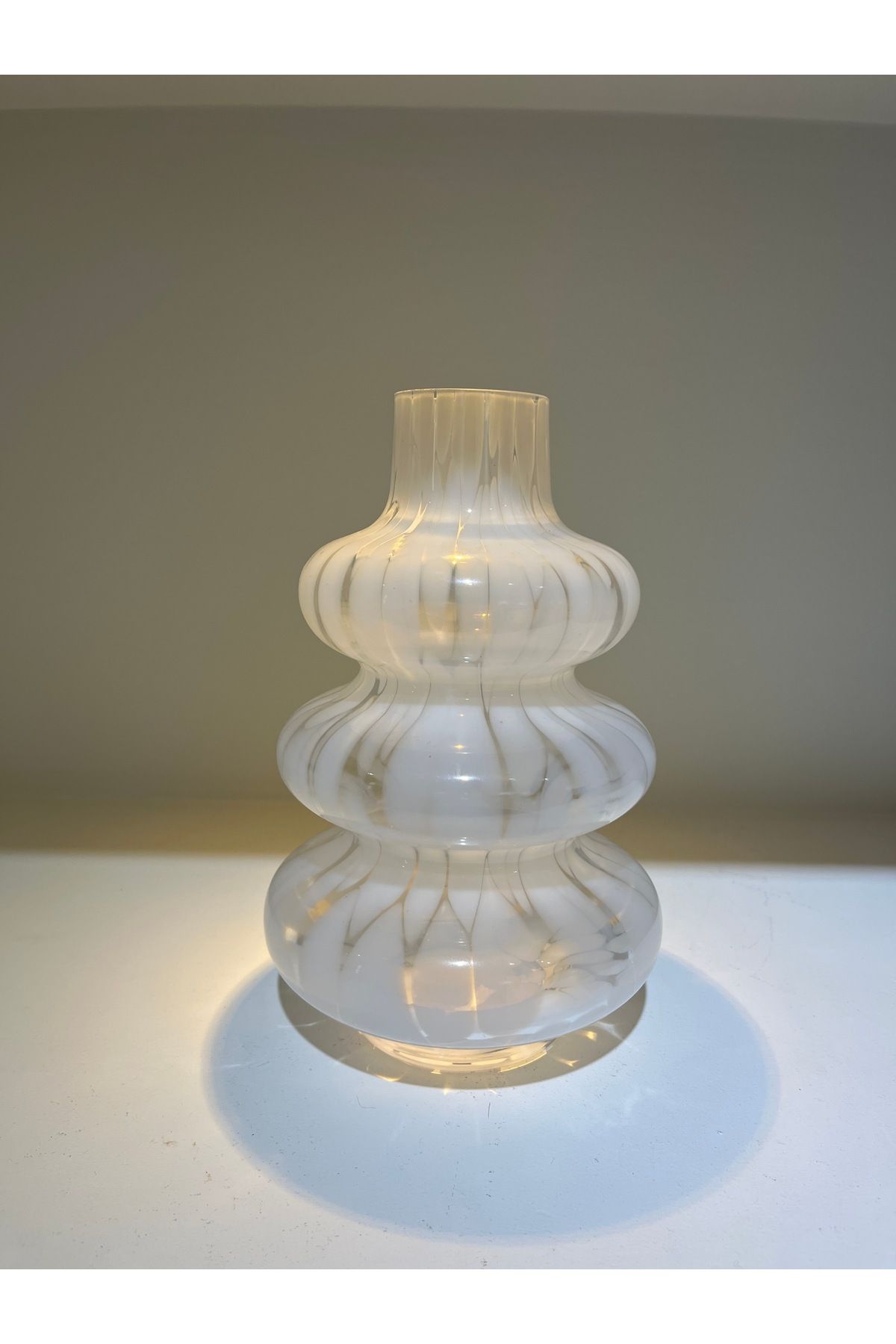 DECORİS HOME & ACCESSORIES Beyaz Asimetrik Sedefli Cam Vazo