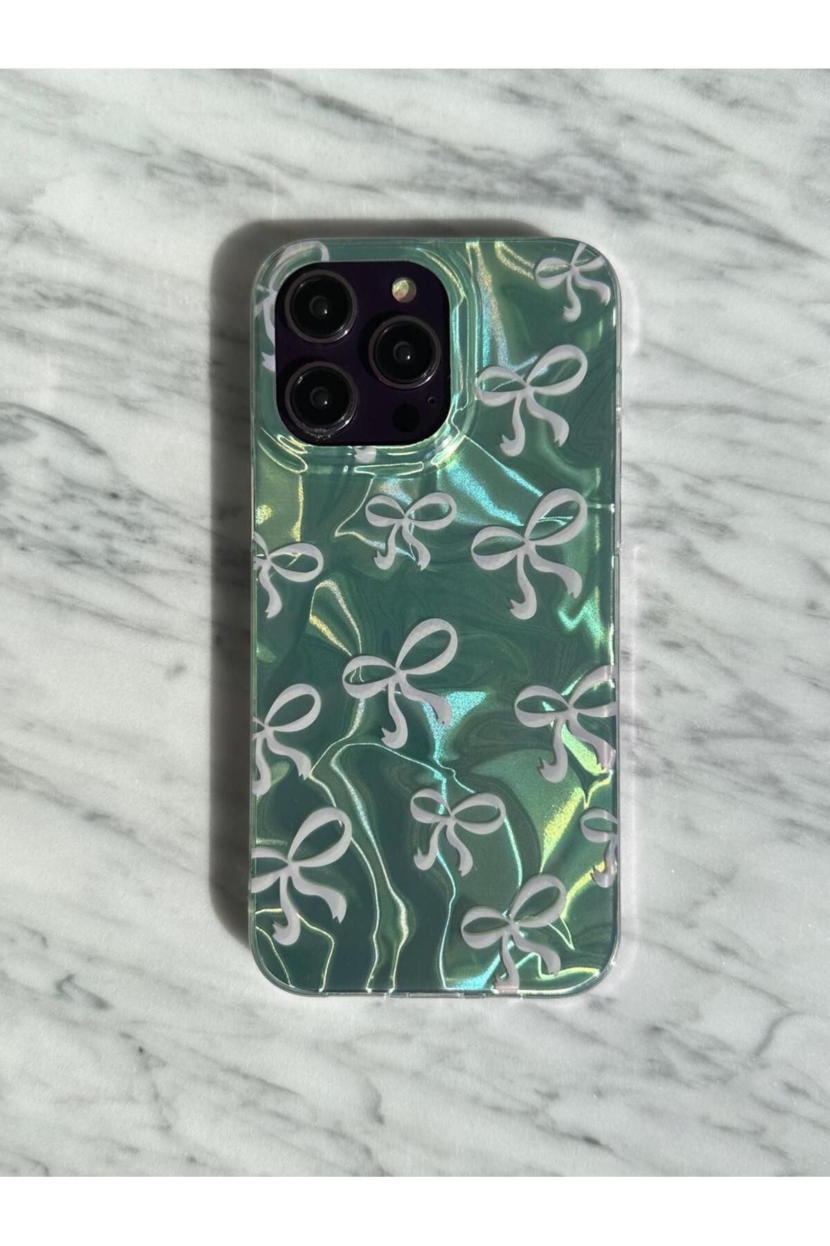 soonaksesuar iPhone 15 Pro Max Holografik Fiyonk Desenli Şeffaf Telefon Kılıfı – Renkli Parlak Tasarım