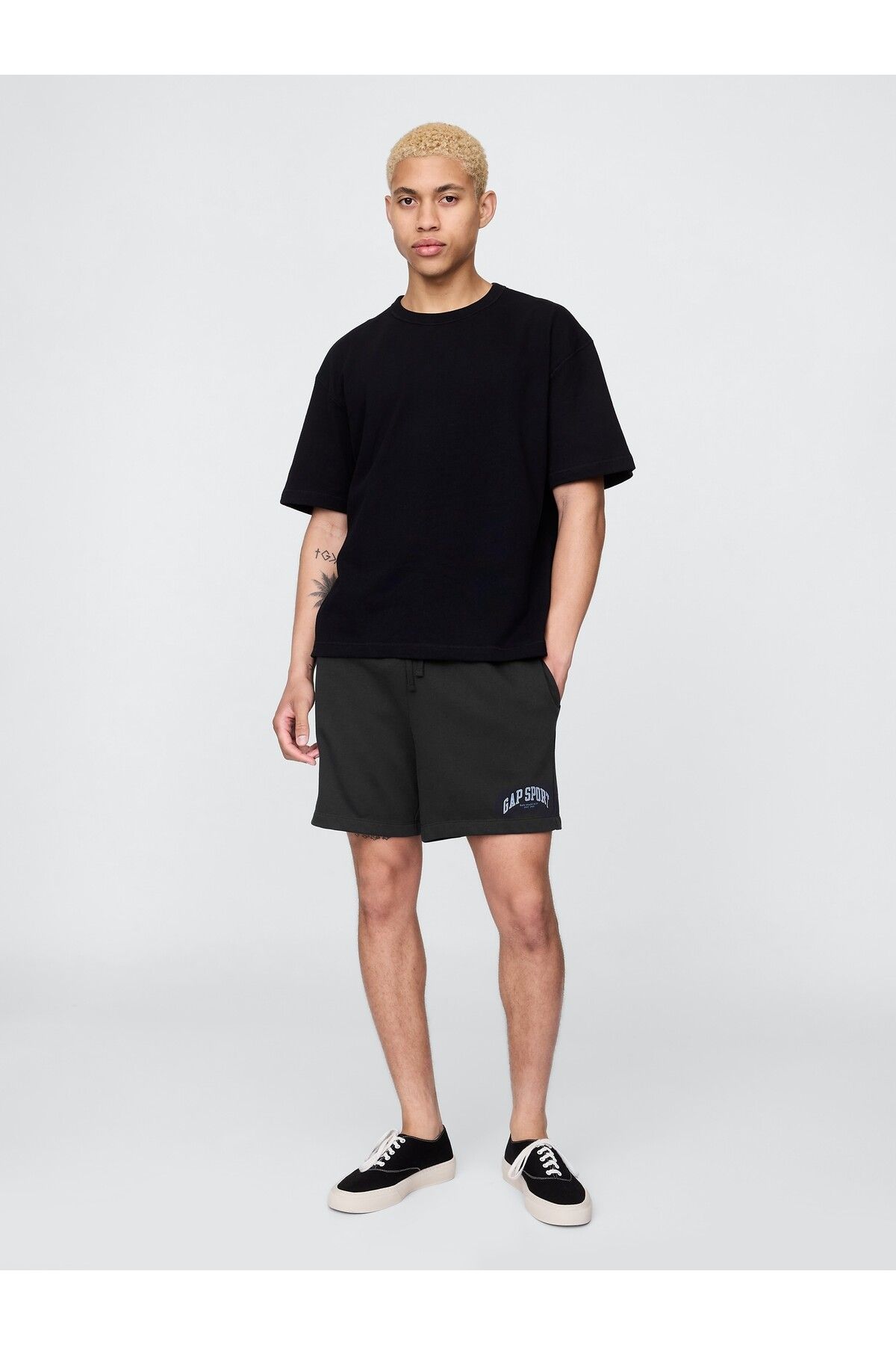 GAP Erkek Siyah Relaxed Gap Logo Grafik Şort