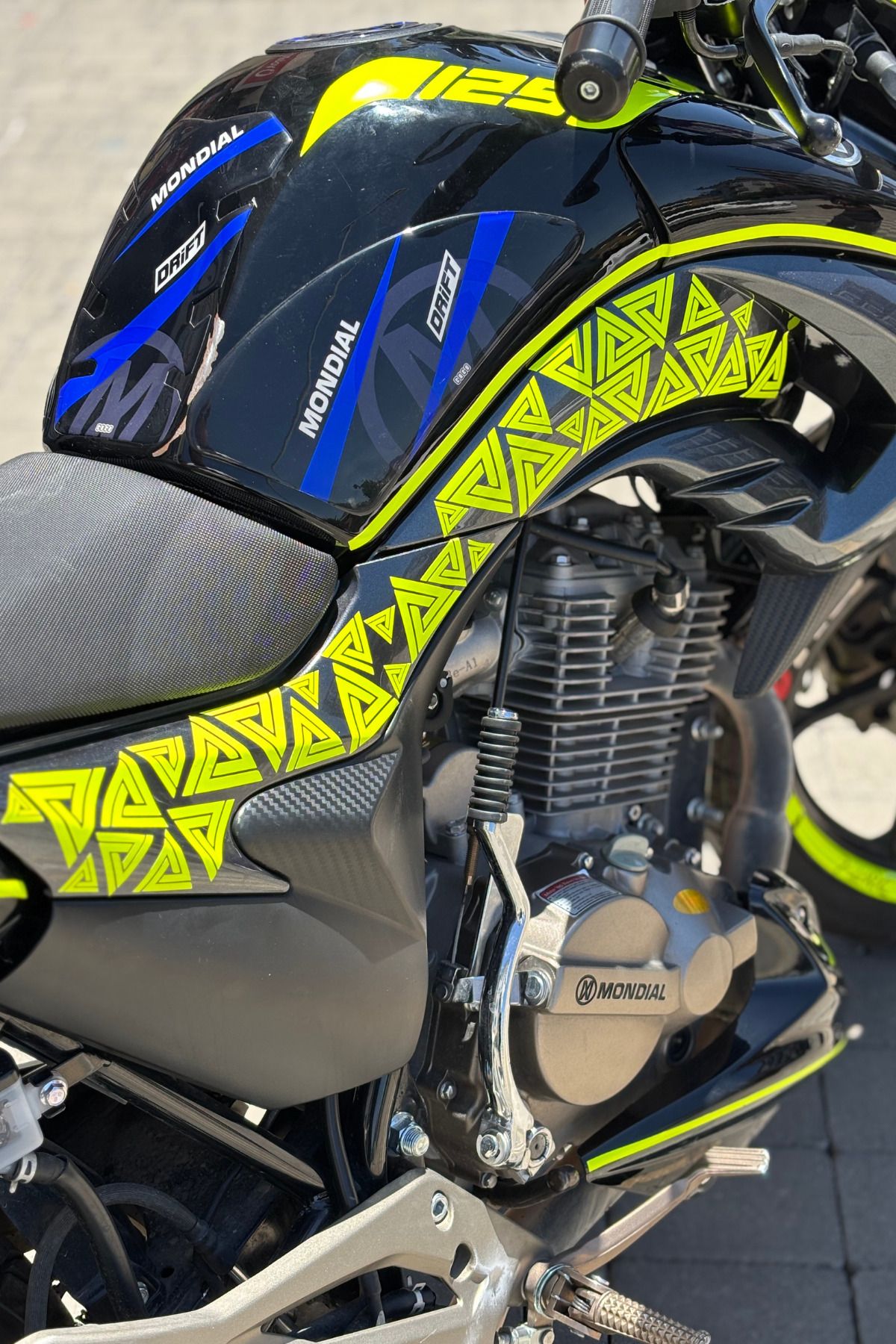 Banxtre Tüm Motorlara Uyumlu Neon Sarı Üçgensel Desenler Sticker Seti