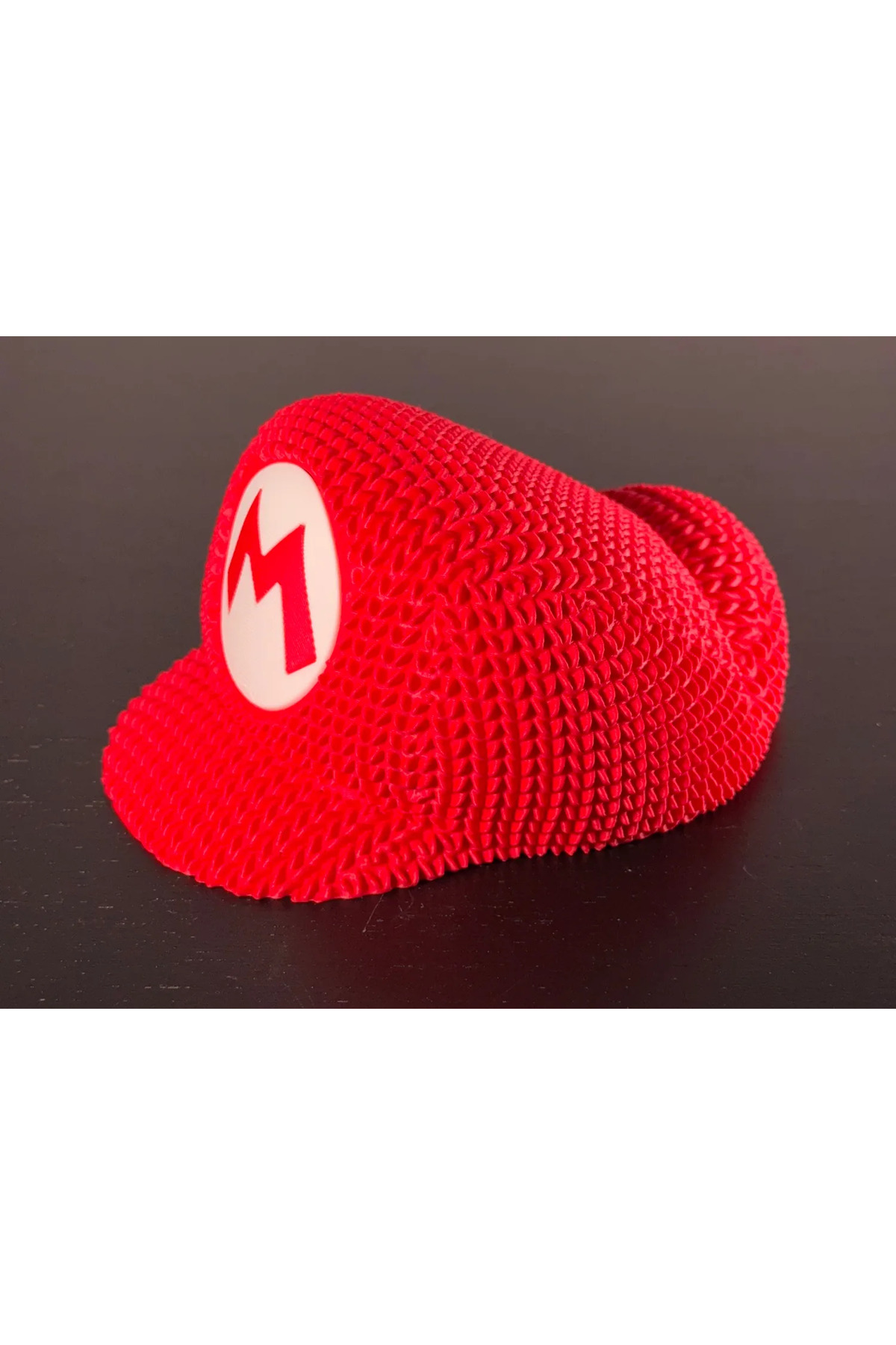 Niedliche gestrickte gemusterte Super Mario-Mütze 15 x 13 cm – dekoratives 3D-gedrucktes Accessoire mit personalisiertem Namen