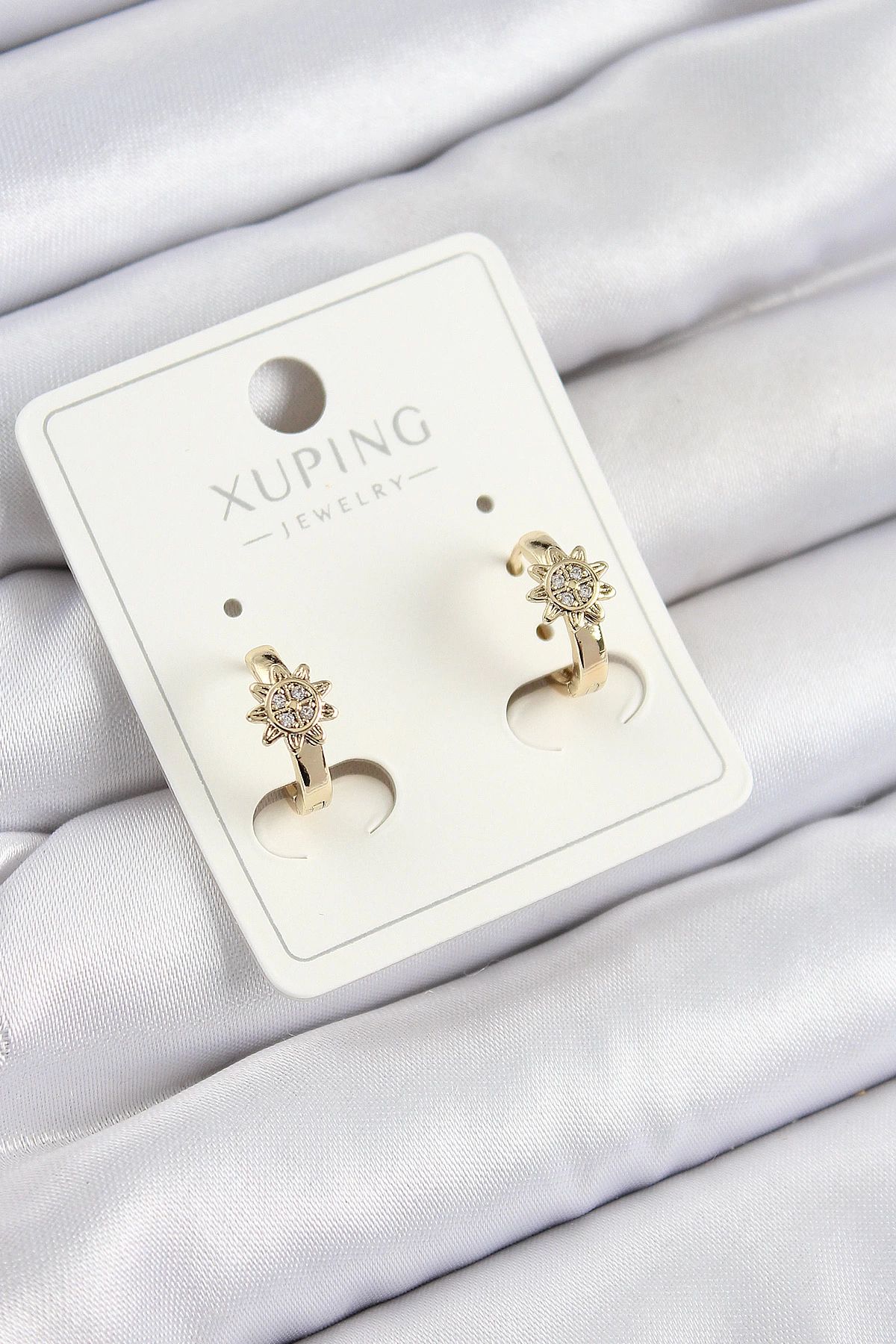 Clariss Xuping Zirkon Taşlı Çiçek Model Gold Renk Kadın Küpe