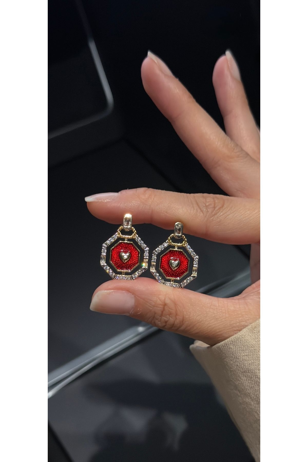kems jewels Kırmızı Kalp Model Melis Goral Marka Zirkon Taşlı Altın Kaplama Çelik Küpe