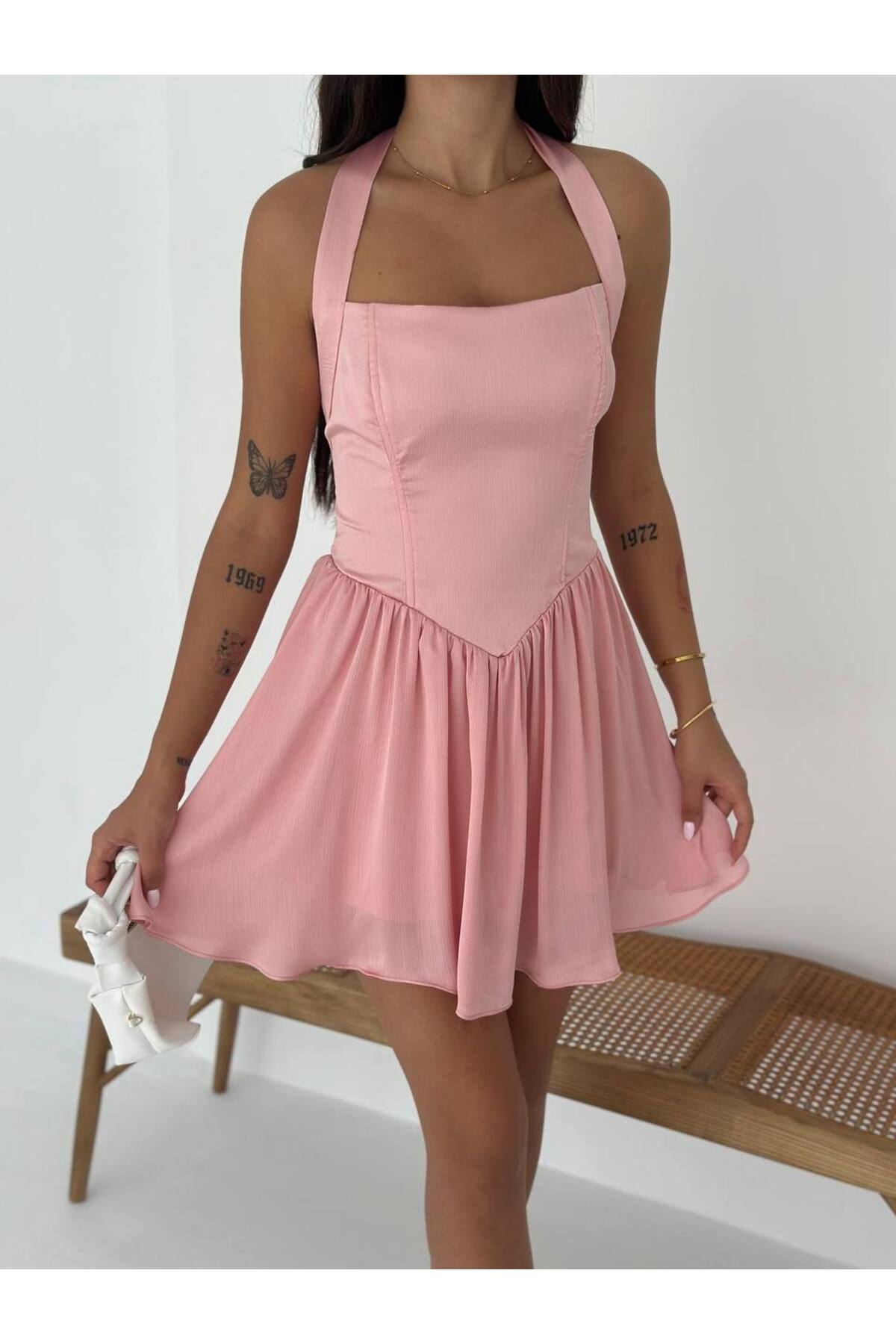 MODA Saten Kumaş Eteği Pileli Askılı Sırt Dekolteli Mini Elbise