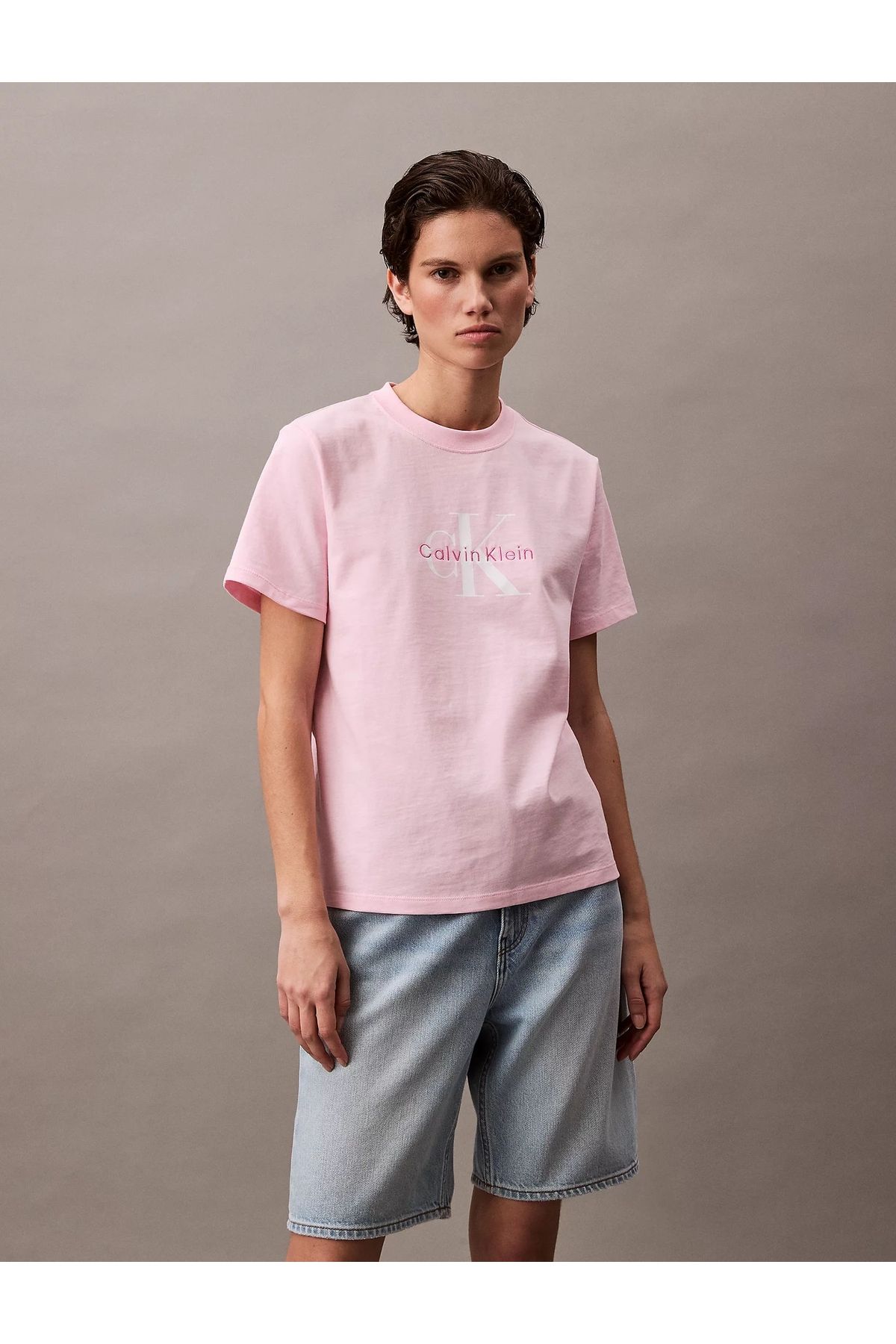 Calvin Klein Jeans CK Jeans HR SS CLSSC MNLG CNC Kadın T-shirt LV047B865G-7UD