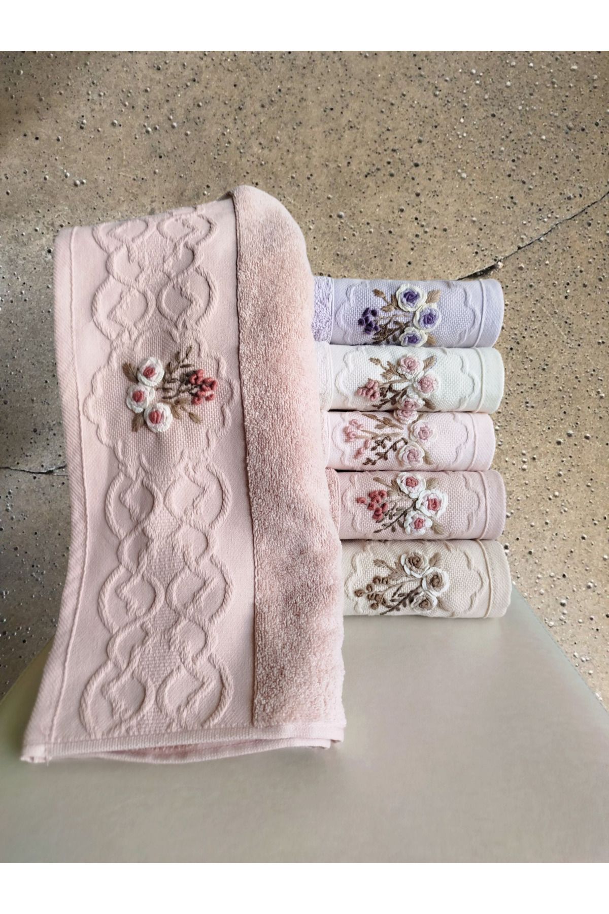 Fiesta Elite El İşi 3D Nakışlı Kutulu 50x90 cm %100 pamuklu