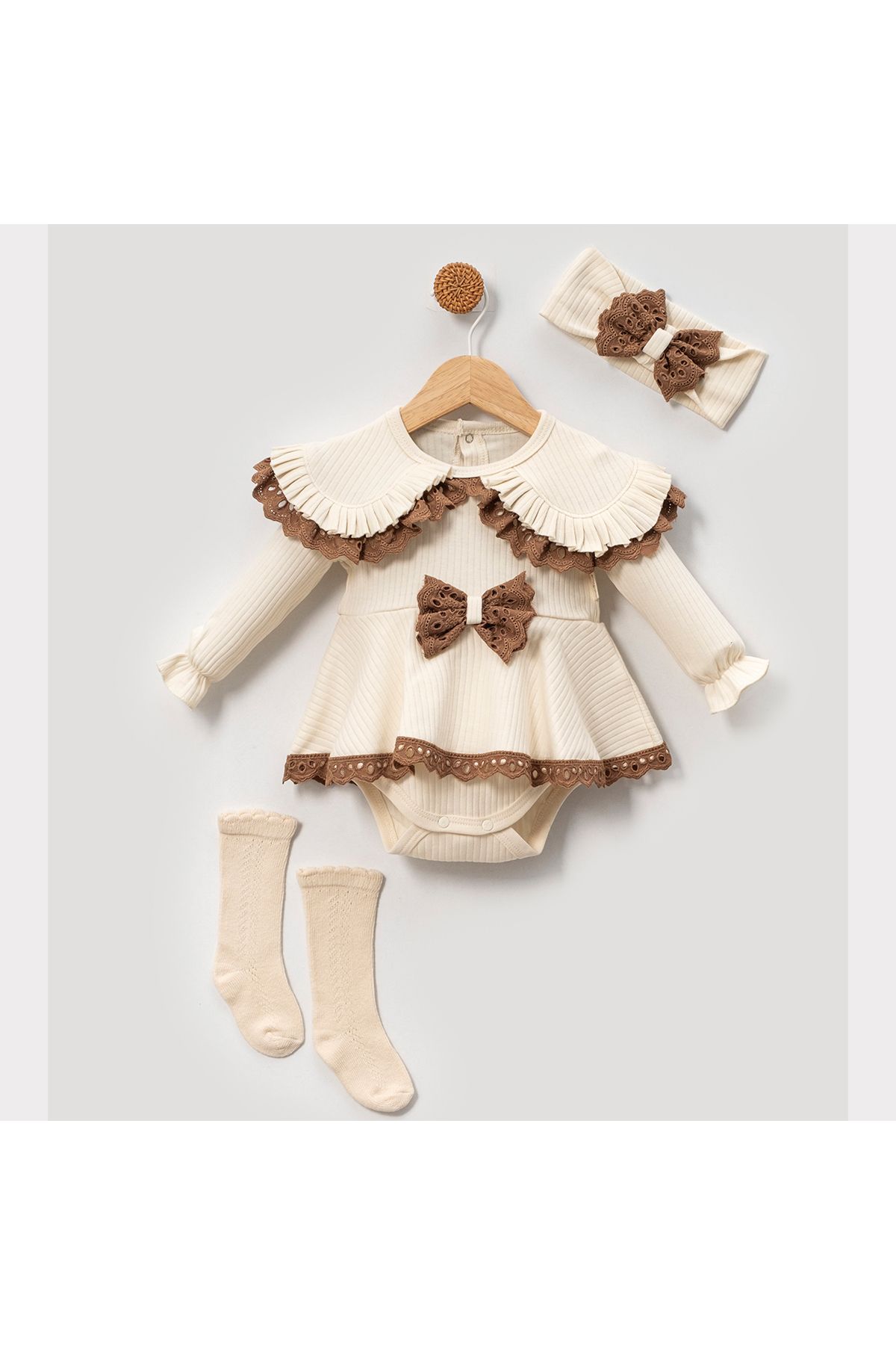 Store Mini Cayzen Güpür Dantelli Fırfırlı Kız Bebek Çoraplı Romper Badi (3-6/6-9/9-12 Ay)