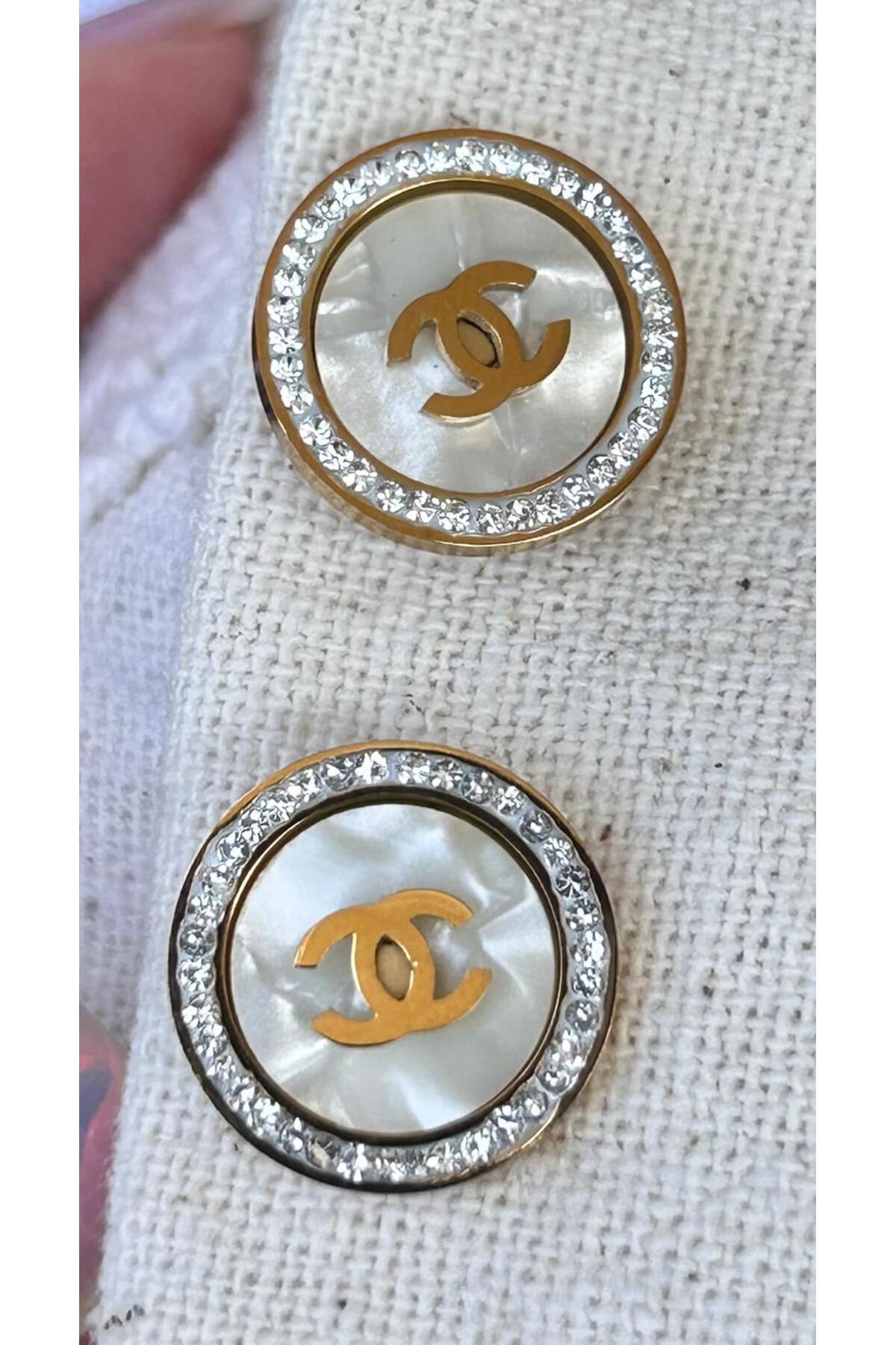 juleeco Yuvarlak Zirkon Taşlı Marka Model Gold Çelik Küpe
