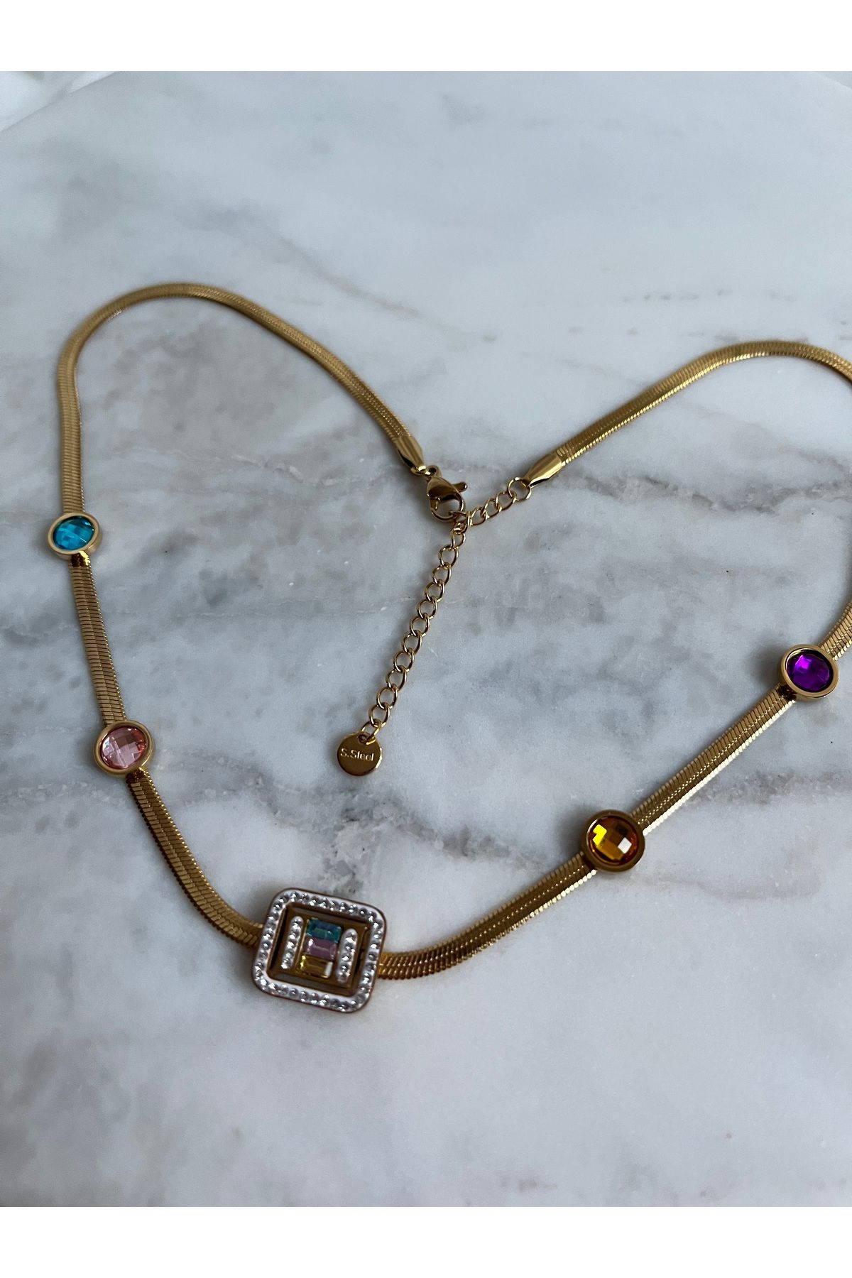 AKSESUARIM ColorGlow Özel Seri Renkli Taşlı Zirkon Detaylı Gold Çelik Kolye – Mira Belle Bijoux