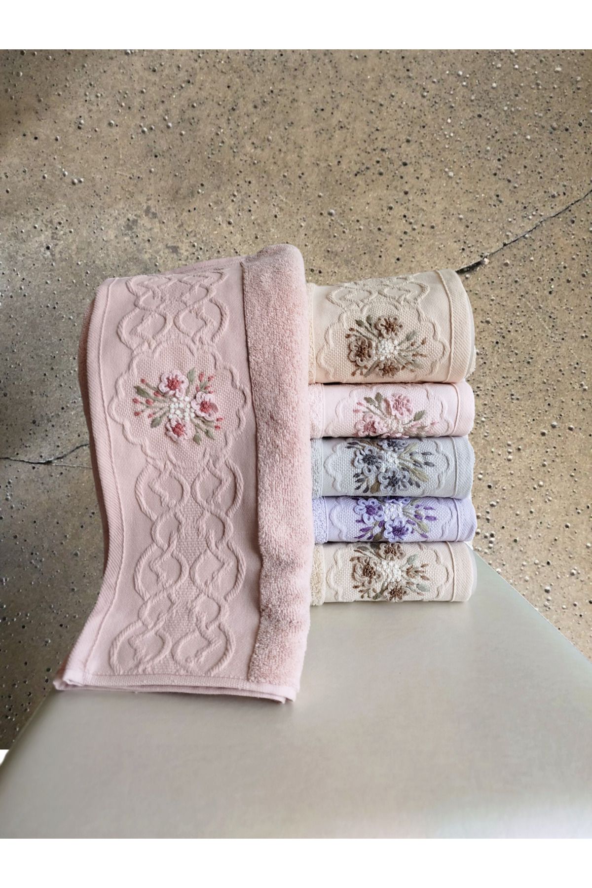 Fiesta Elite El İşi 3D Nakışlı Kutulu 50x90 cm %100 pamuklu