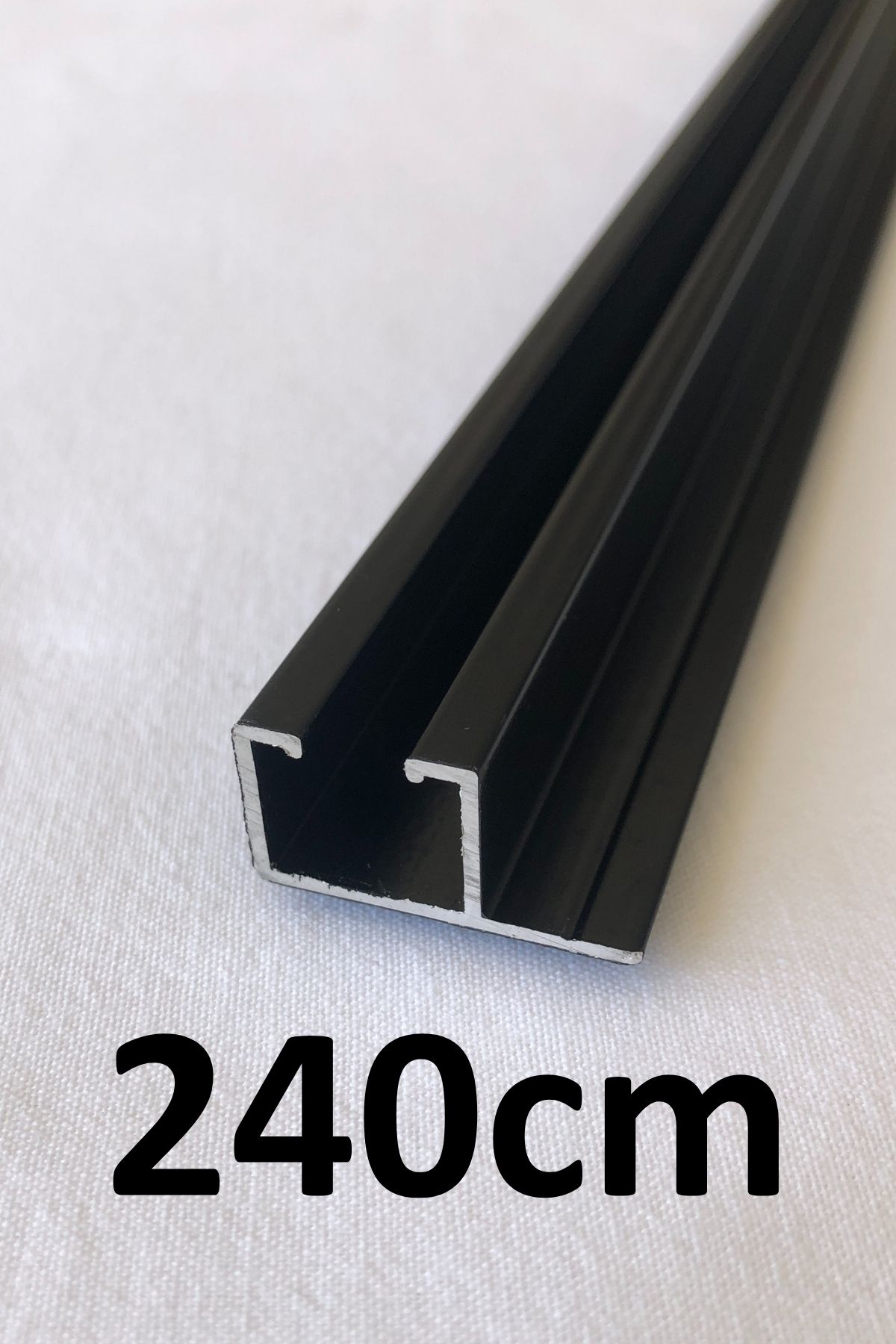 İzen Tek Kanallı Yan Çıtalı 240cm Siyah Alüminyum Perde Rayı (25mm) Tekli Korniş