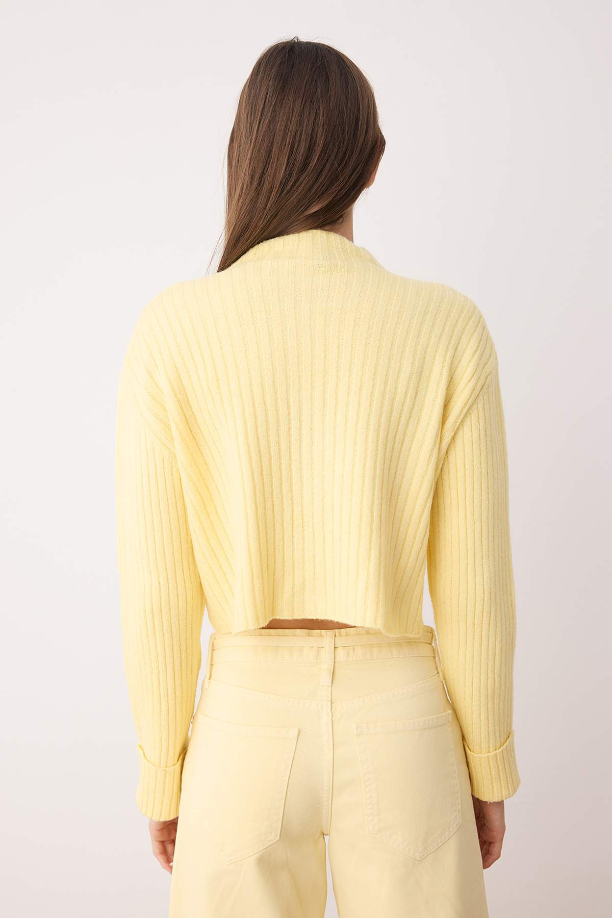 Trendyolmilla  Sarı Crop Yumuşak Dokulu Dik Yaka Triko Hırka TWOAW22HI0174 - Görsel 4