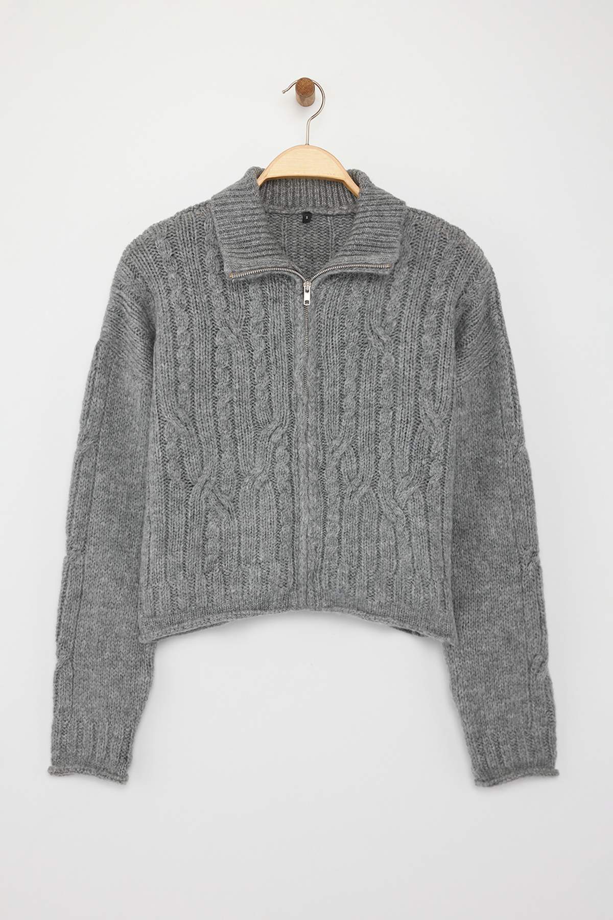 Trendyolmilla  Antrasit Crop Yumuşak Dokulu Fermuarlı Saç Örgülü Triko Hırka TWOAW24HI00202 - Görsel 6