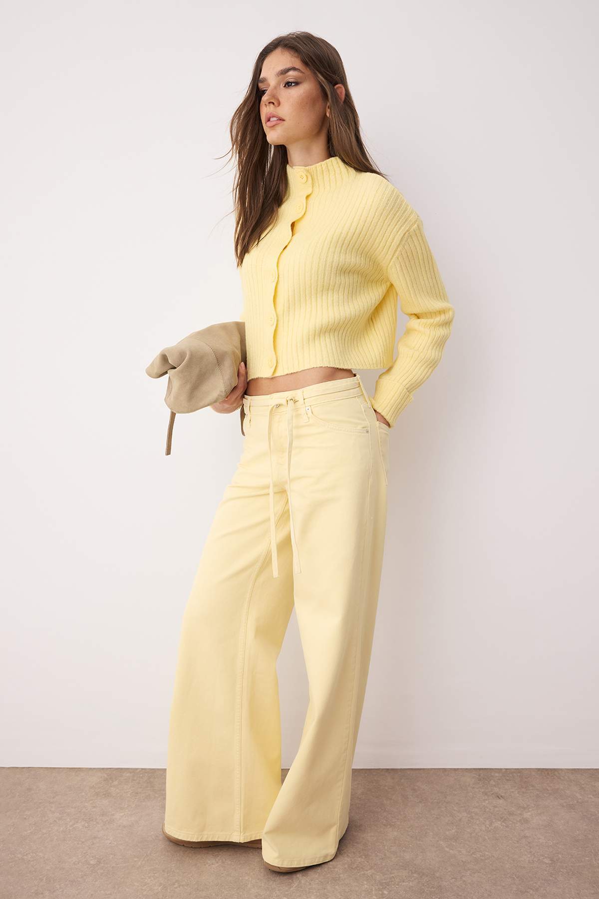 Trendyolmilla  Sarı Crop Yumuşak Dokulu Dik Yaka Triko Hırka TWOAW22HI0174 - Görsel 2