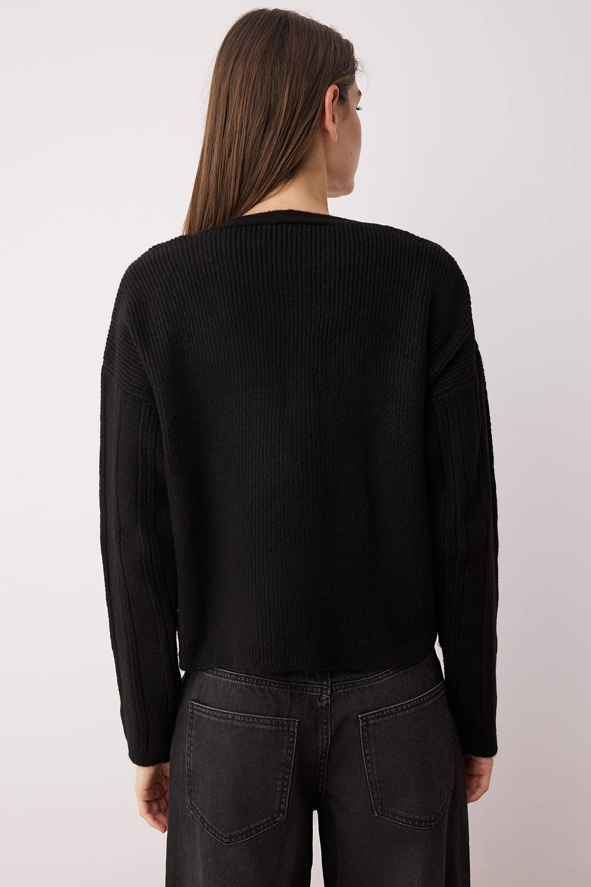 Trendyolmilla  Siyah Yumuşak Dokulu Kol İşleme Detaylı Triko Hırka TWOAW26HI00120 - Görsel 4