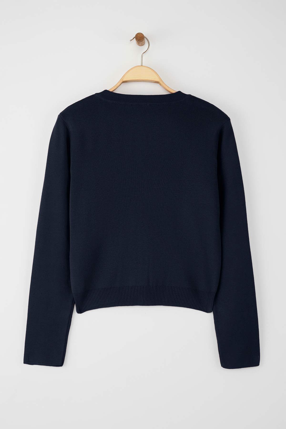 Trendyolmilla  Wardrobe Essentials Lacivert Düğme Detaylı Pamuklu Basic Triko Hırka | TWOAW26HI00001 - Görsel 7