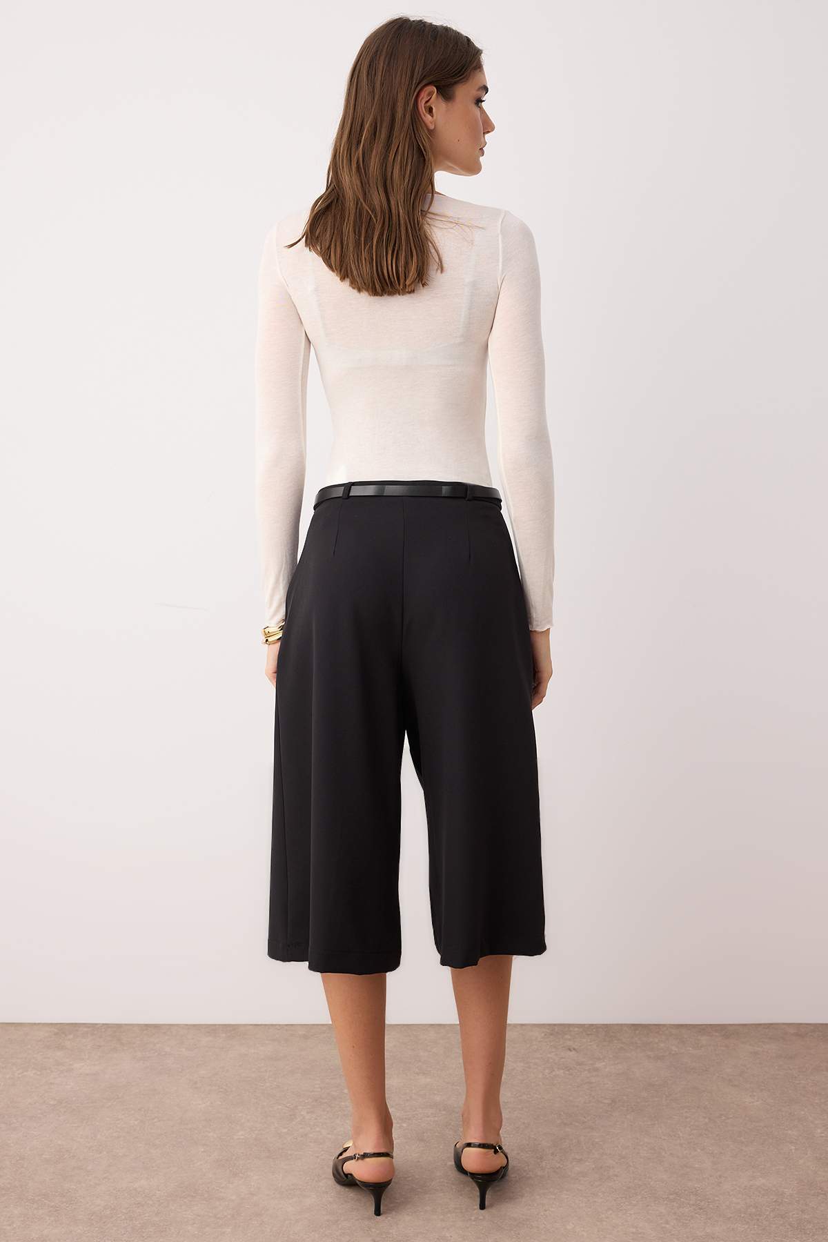 Trendyolmilla  Siyah Uzun Kemerli Şort & Bermuda TWOAW26SR00007 - Görsel 6