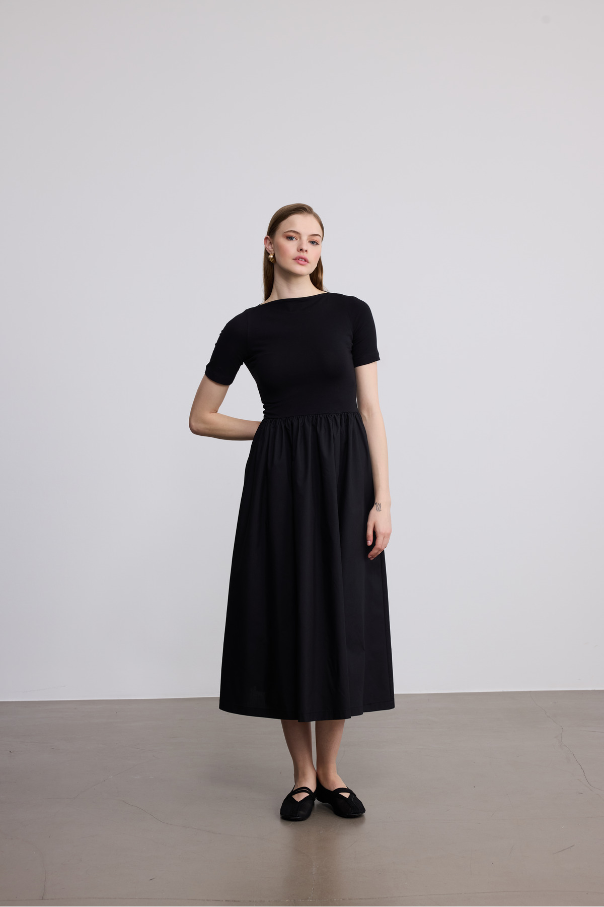 SevdeUgur  Kadın Maxi Boy Esnek Örme Üstlü Poplin Etekli Şık Siyah Elbise Kısa Kol / Sevde Ugur - Görsel 4