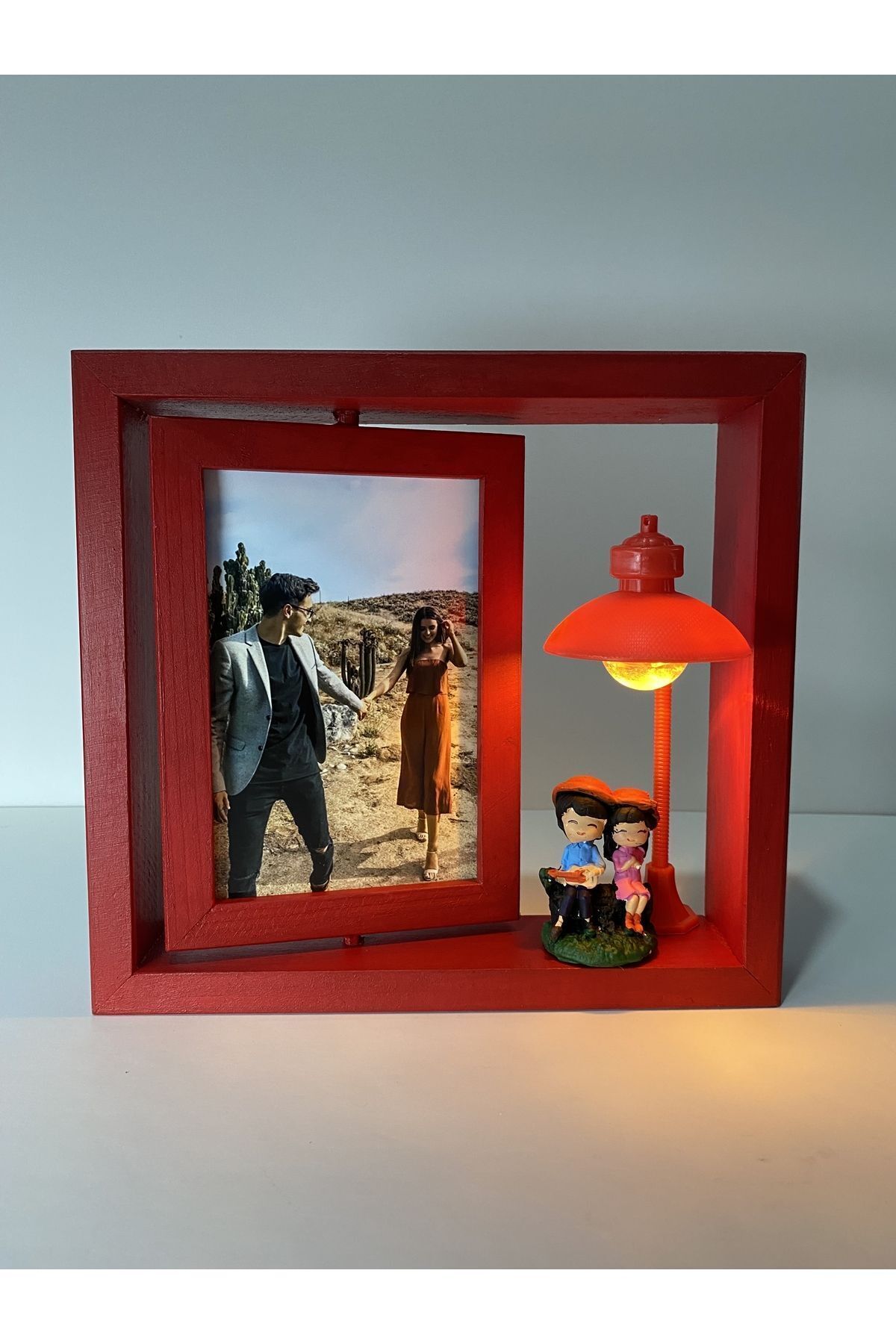 AHŞAPTAN SANAT-Wooden Rotating Frame with Red Lamp and Lover Figure 1