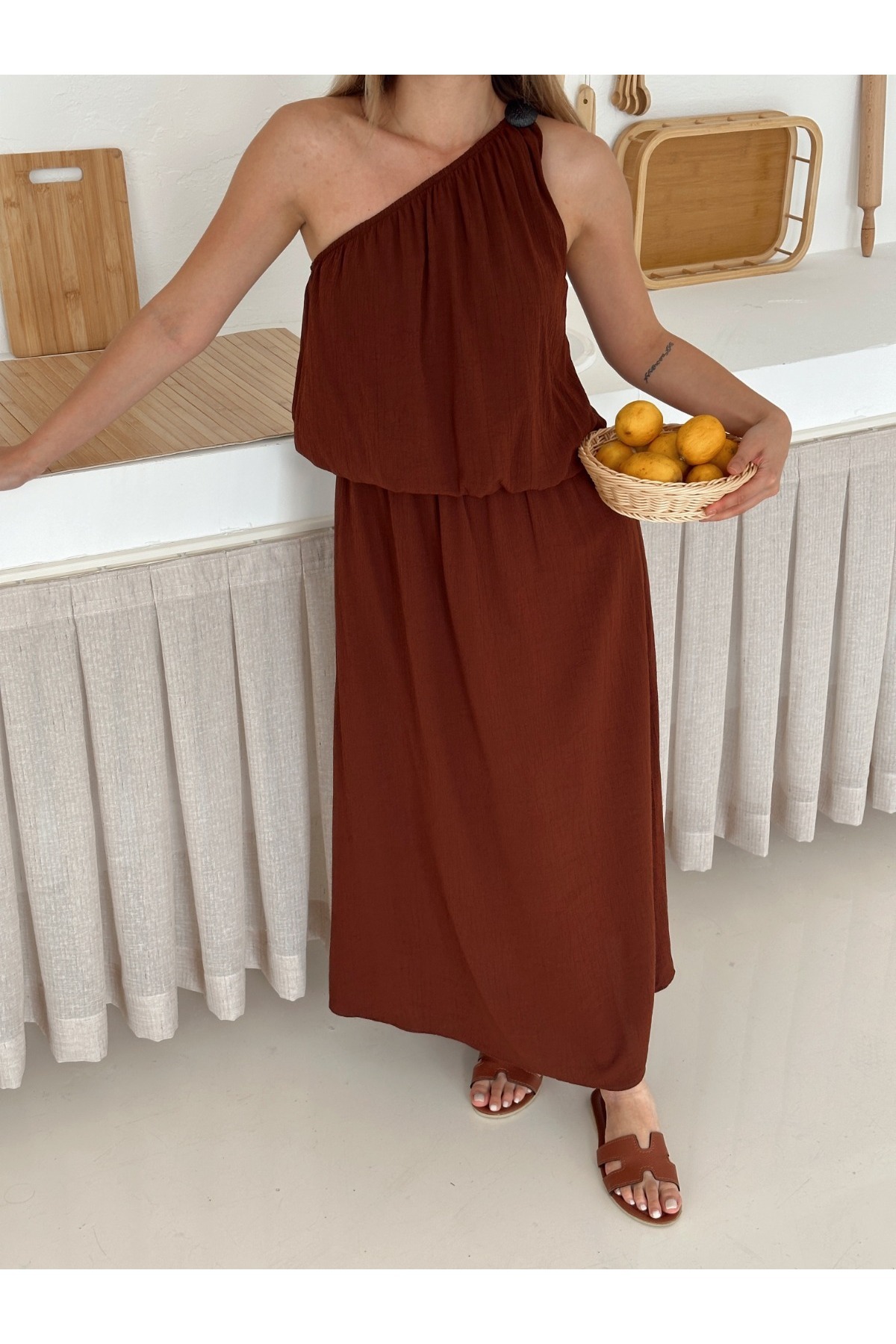 soBasic-Rochie cu un singur mânecă cu talie elastică și detaliu accesoriu broșă de umăr 6