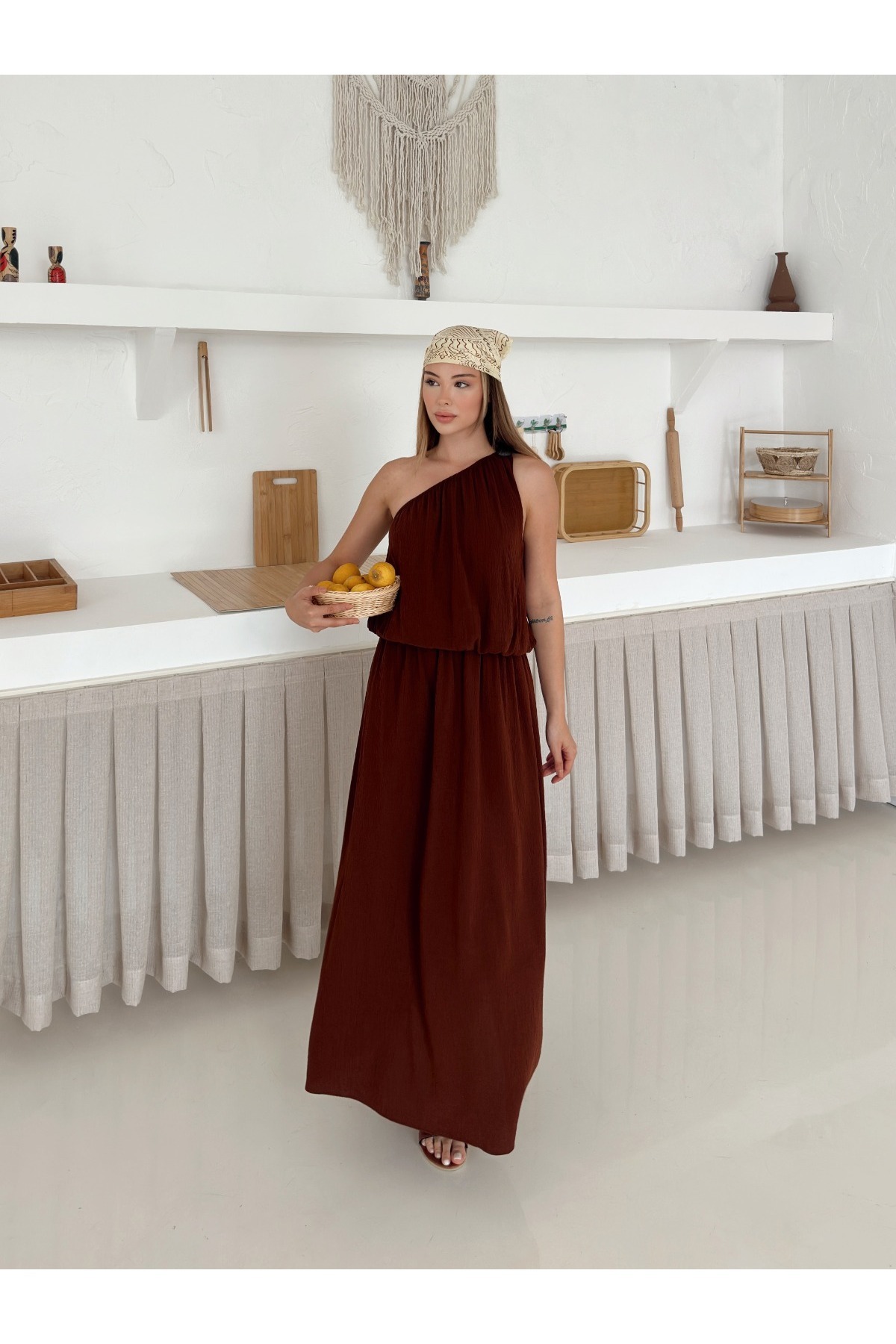 soBasic-Rochie cu un singur mânecă cu talie elastică și detaliu accesoriu broșă de umăr 1