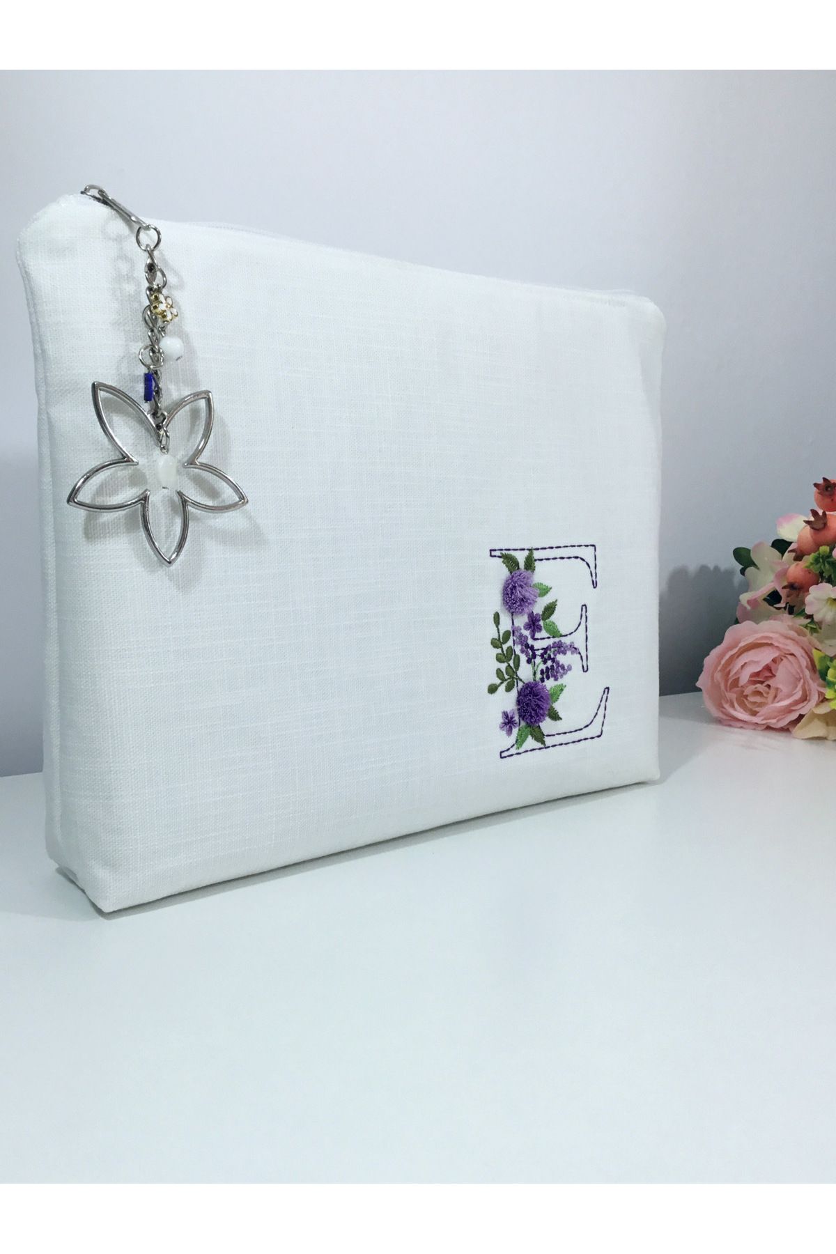 CIGDEMCALISKAN Majestic Blooms - Mor Monogram Harfli Portföy Çanta