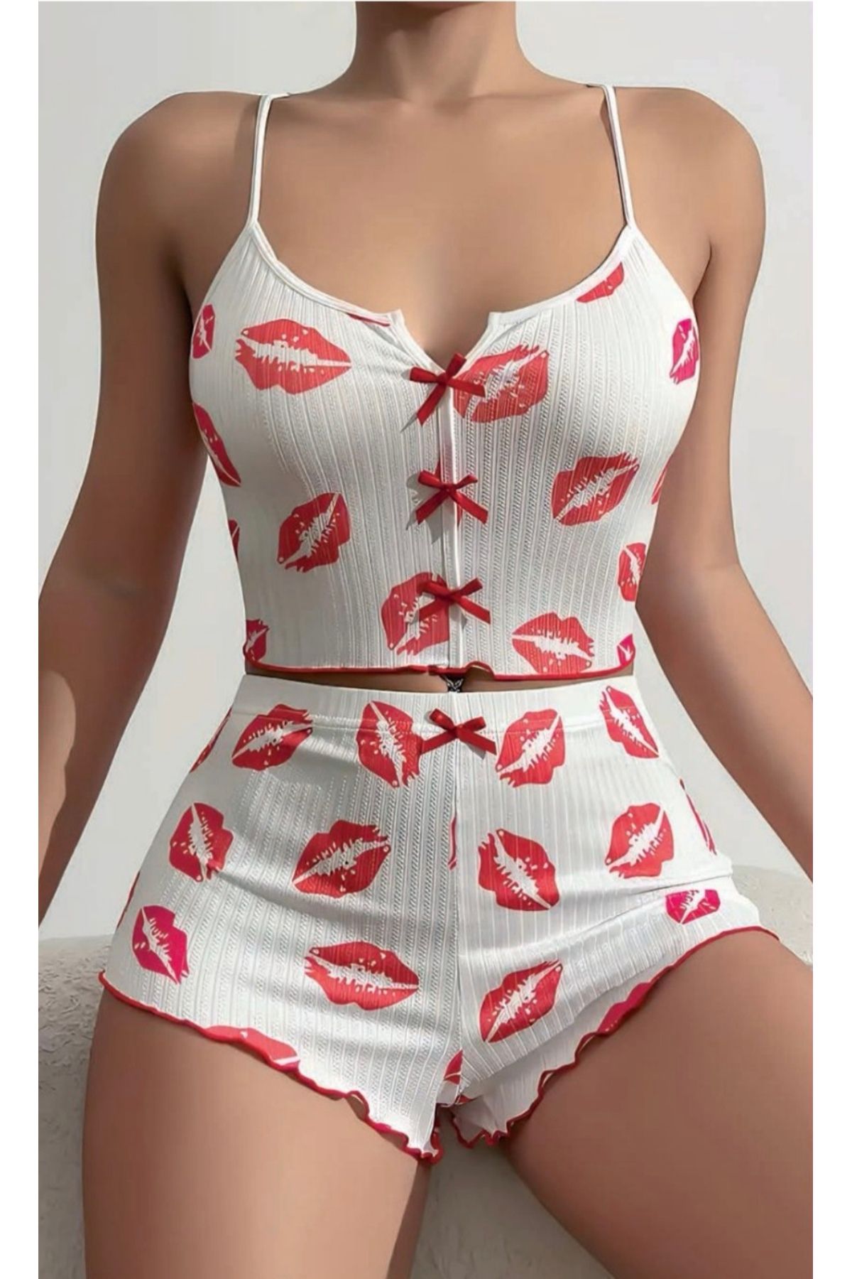 NightLove Nightlight 3737 Kadın Beyaz Öpücük Desenli Şortlu Takım