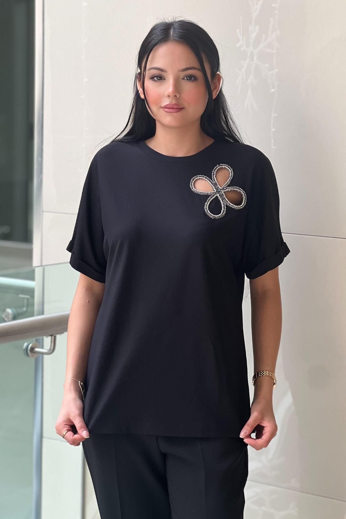 On Fashion Önü Taşlı Kısa Bluz