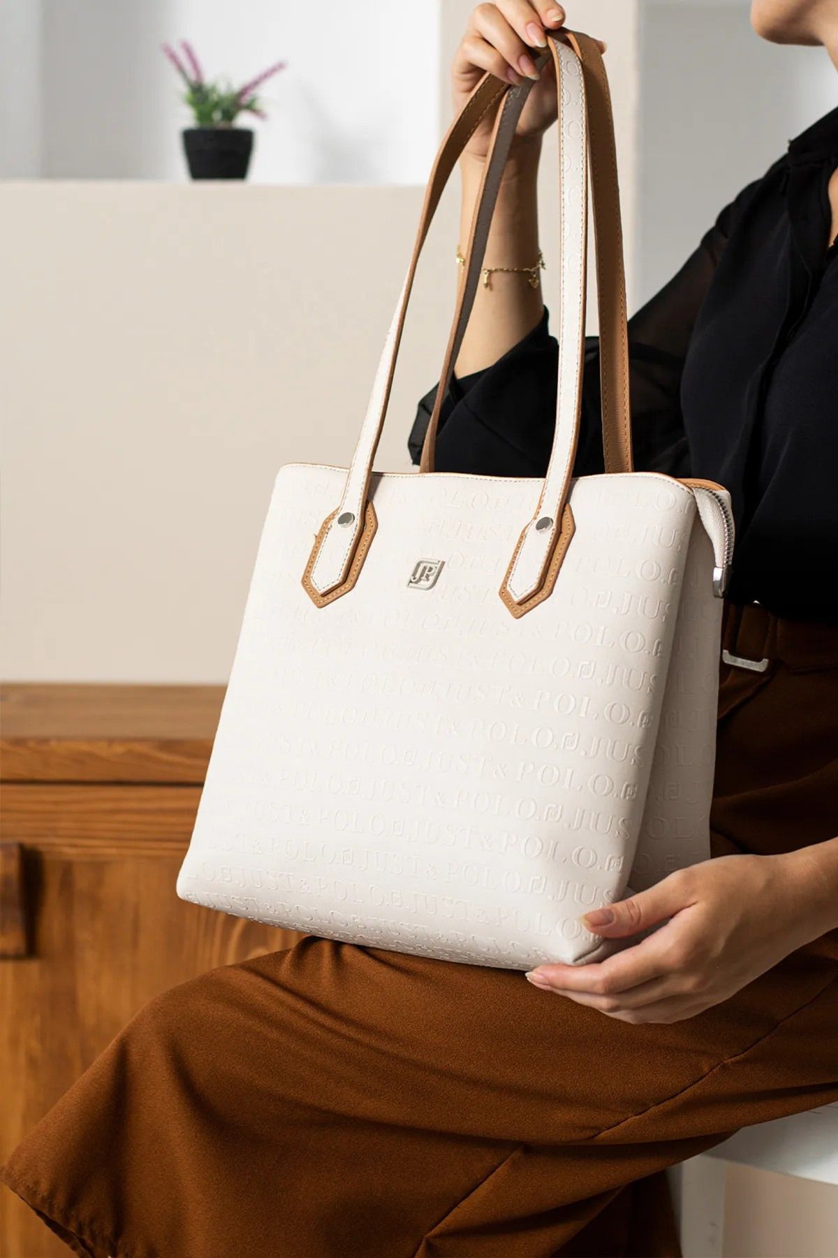 Just Polo Kadın Krem Camel Kabartma Baskılı El Çantası 344028PC